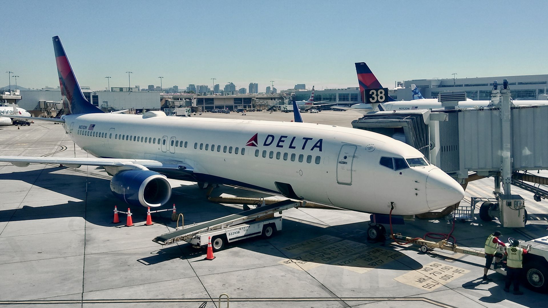 Boeing 737-900 (registration N831DN) operated by Delta Airlines at San Diego International Airport