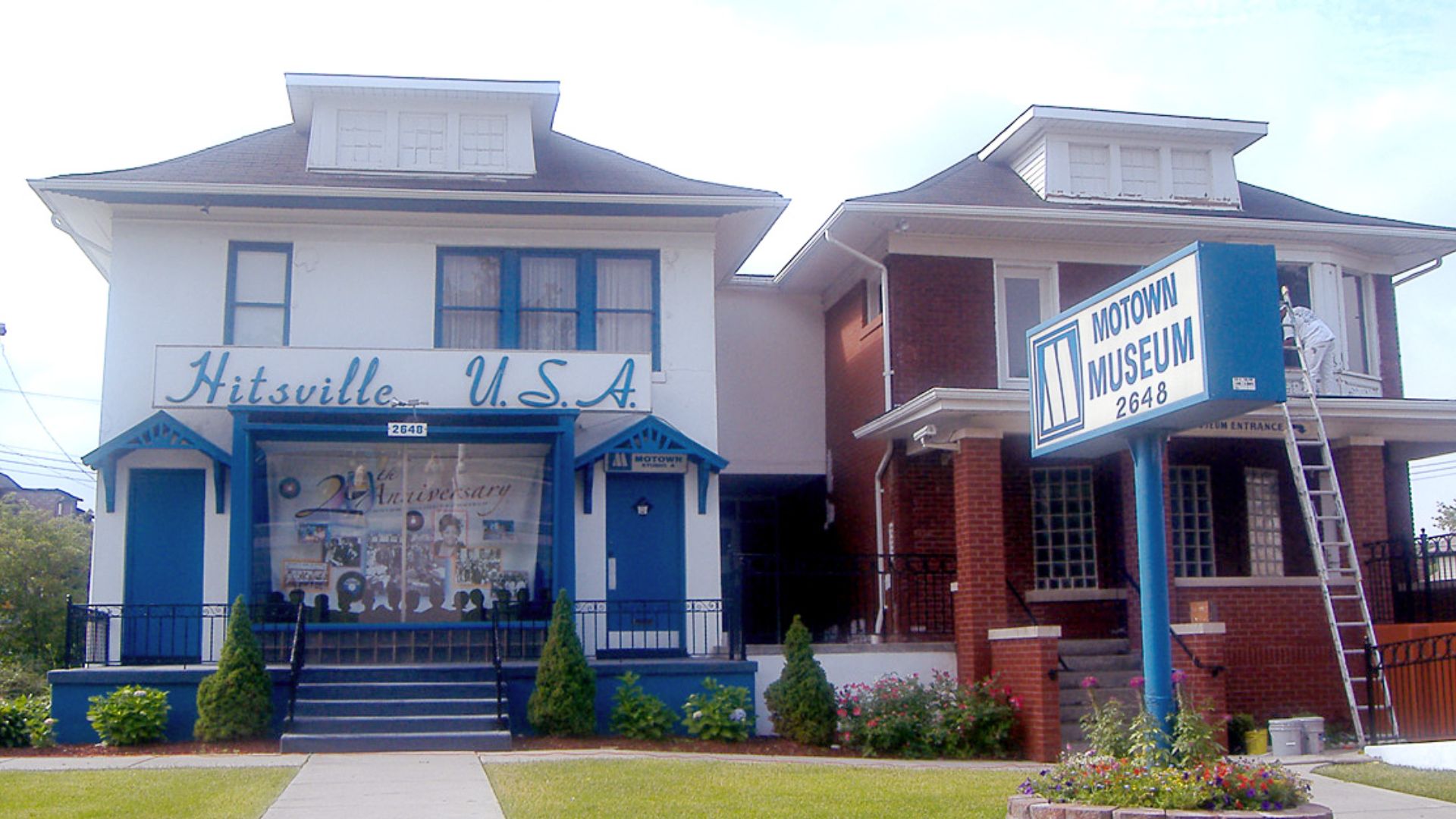 Photo of the Hitsville USA building in Detroit MI. Photo taken: Monday June 19th, 2006 by Chris Butcher
en:Category:Images of Detroit, Michigan