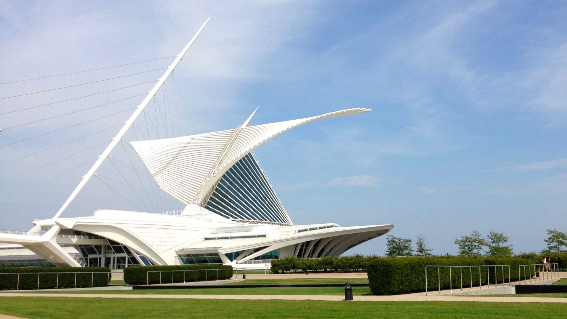 View of Milwaukee Museum from south-west approach