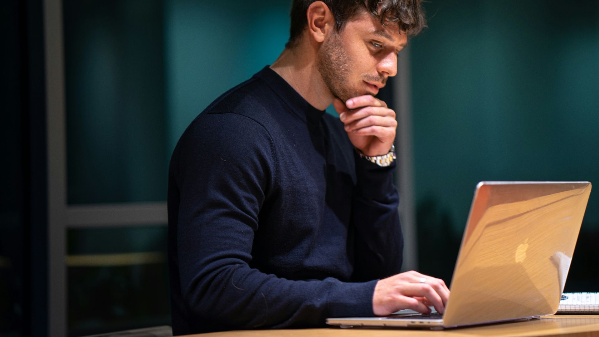 man in black long sleeve shirt sitting in front of macbook