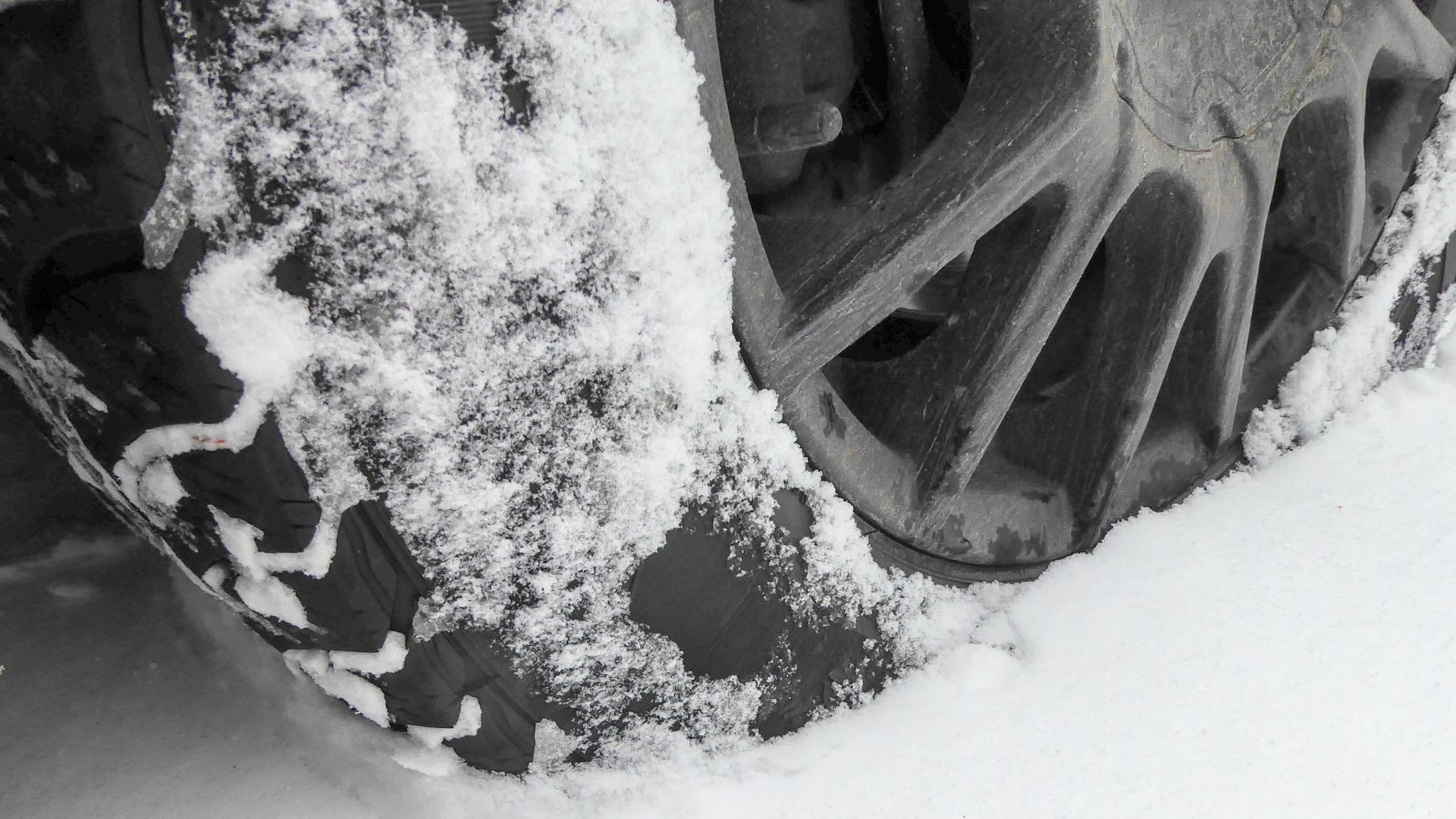Compaction of snow in front of a snow tire, passing through about 10 cm of snow.