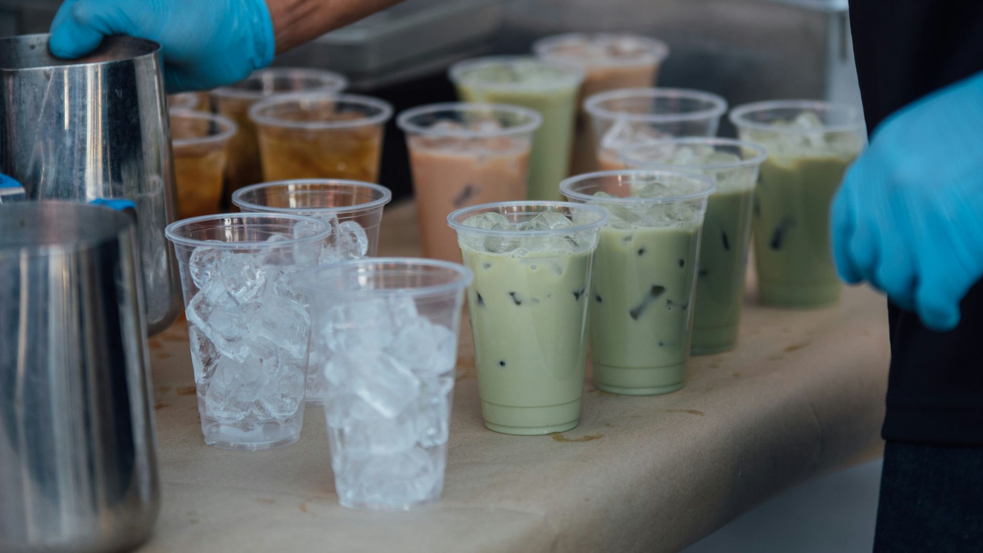 disposable cups with shakes