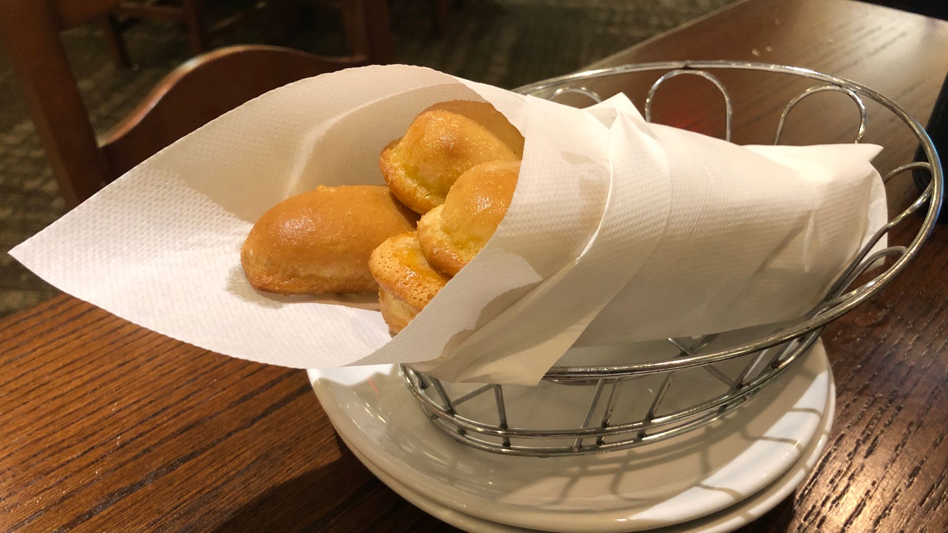 A serving of garlic bread rolls at the Olive Garden along U.S. Route 1 (Brunswick Pike) in Lawrence Township, Mercer County, New Jersey