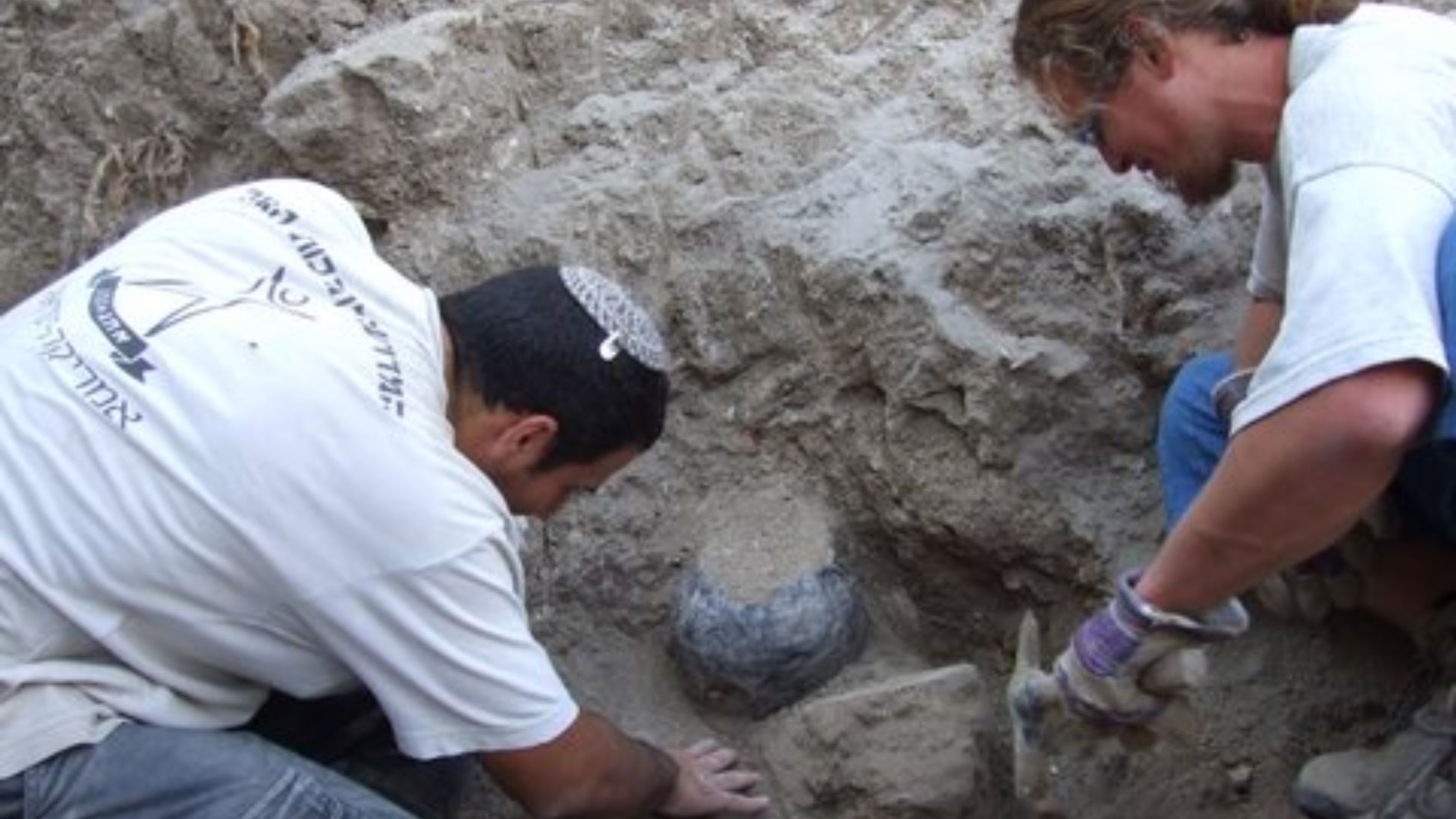 Pottery in Situ, Archaeology sites excavation
