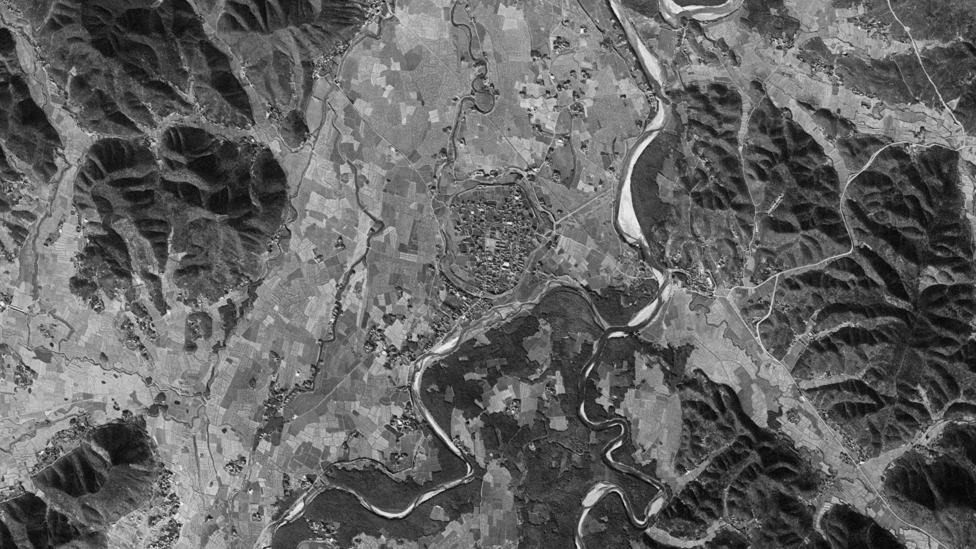 1969年原安吉县城及周边地区卫星地图。