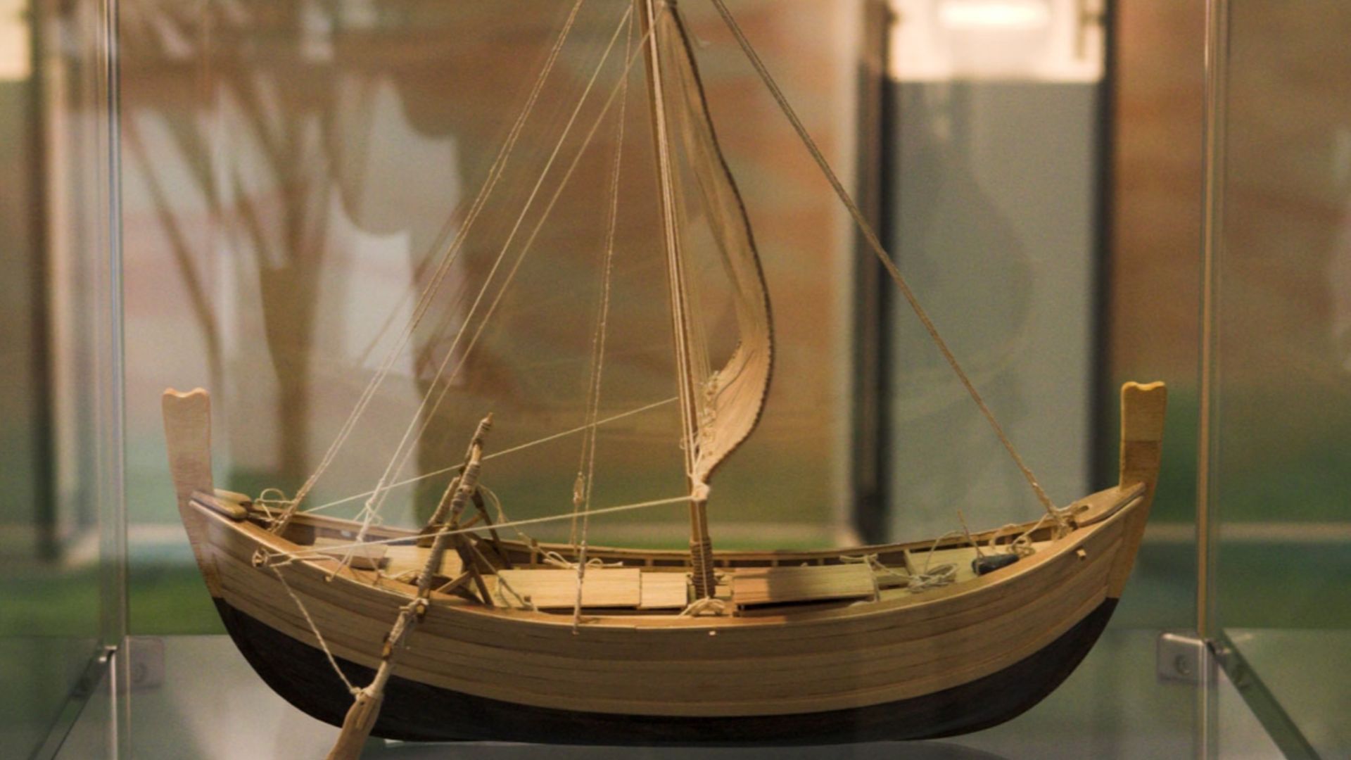 Information

Description: Wooden model from the Shipwreck from Uluburun.
Source: own work
Date: June 2006
Author: Martin Bahmann