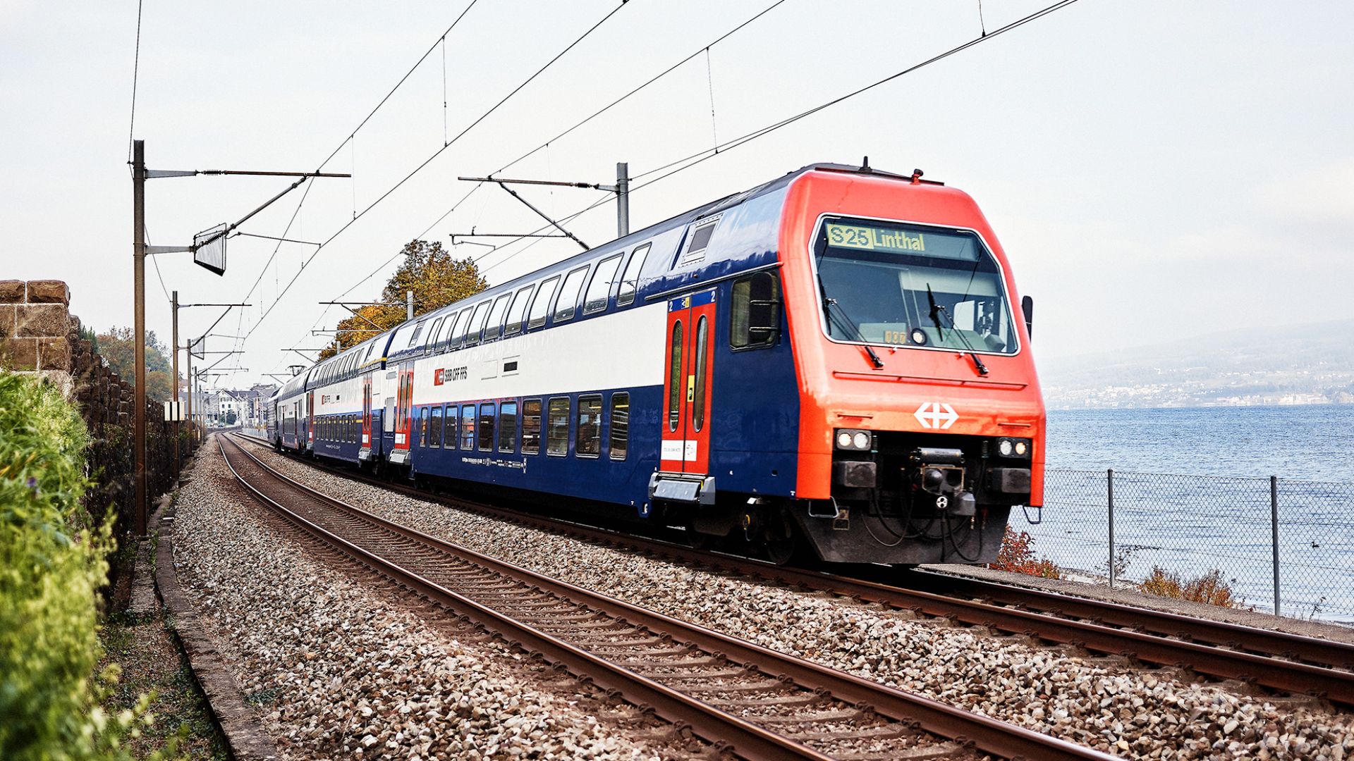 Eine doppelstöckige Zürcher S-Bahn