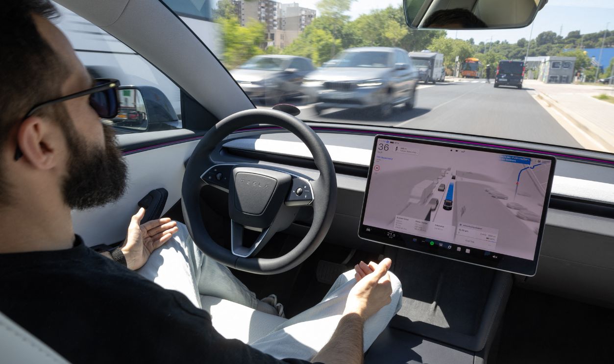 TESLA's FSD (Full Self Driving) 2277686144