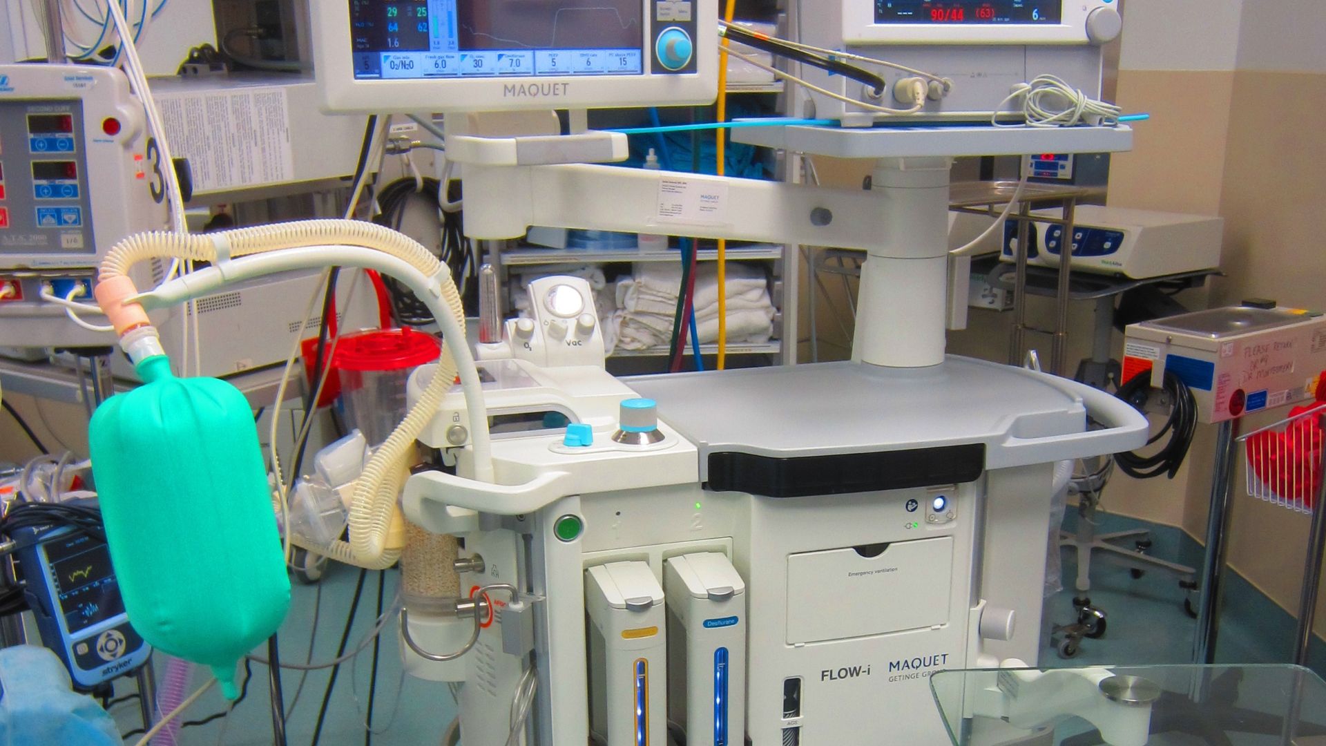 Flow-I anesthesia machine, manufactured by Maquet, a division of Getinge Group, Getinge, Sweden.