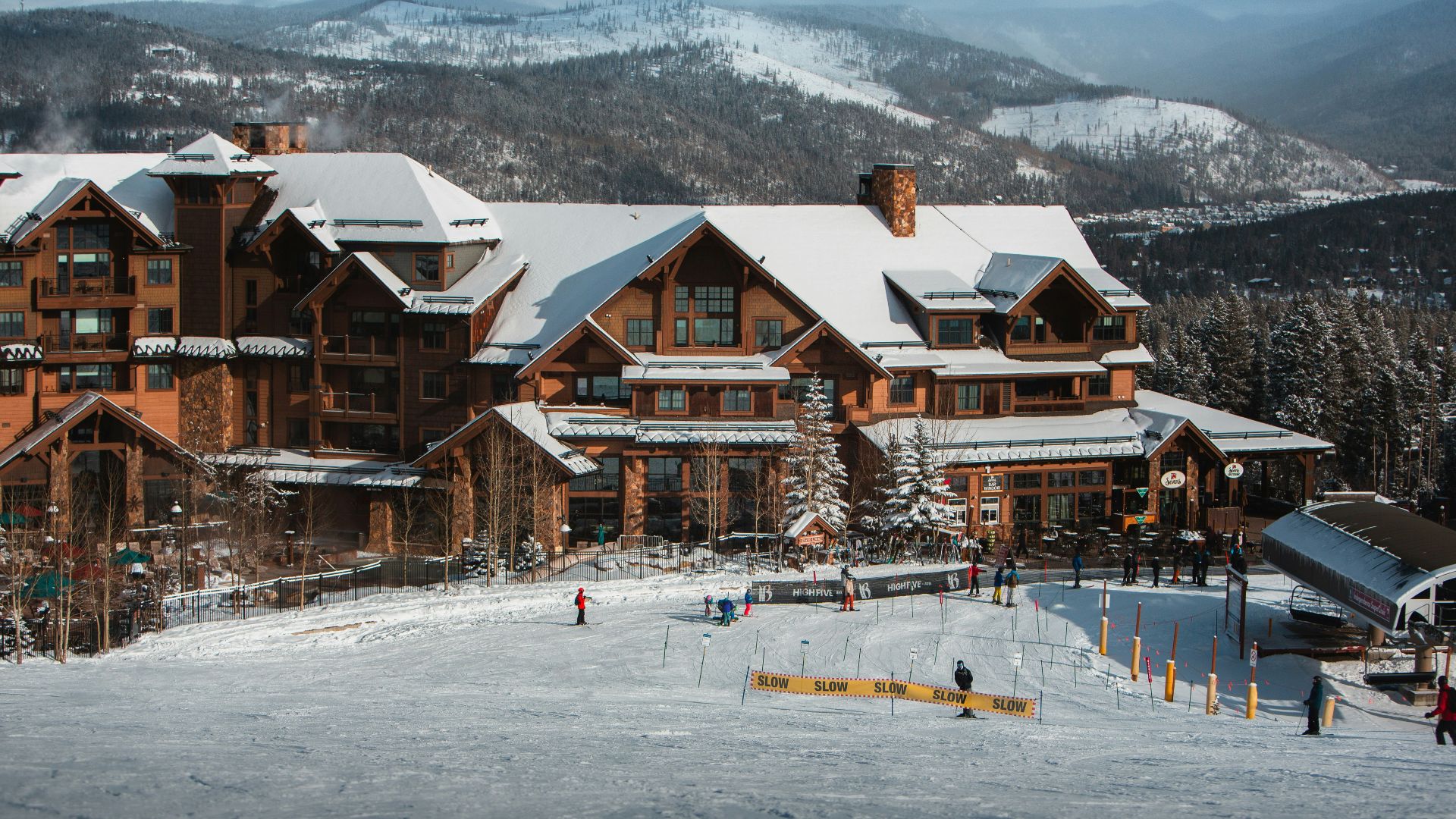 a ski lodge with a lot of snow on the ground