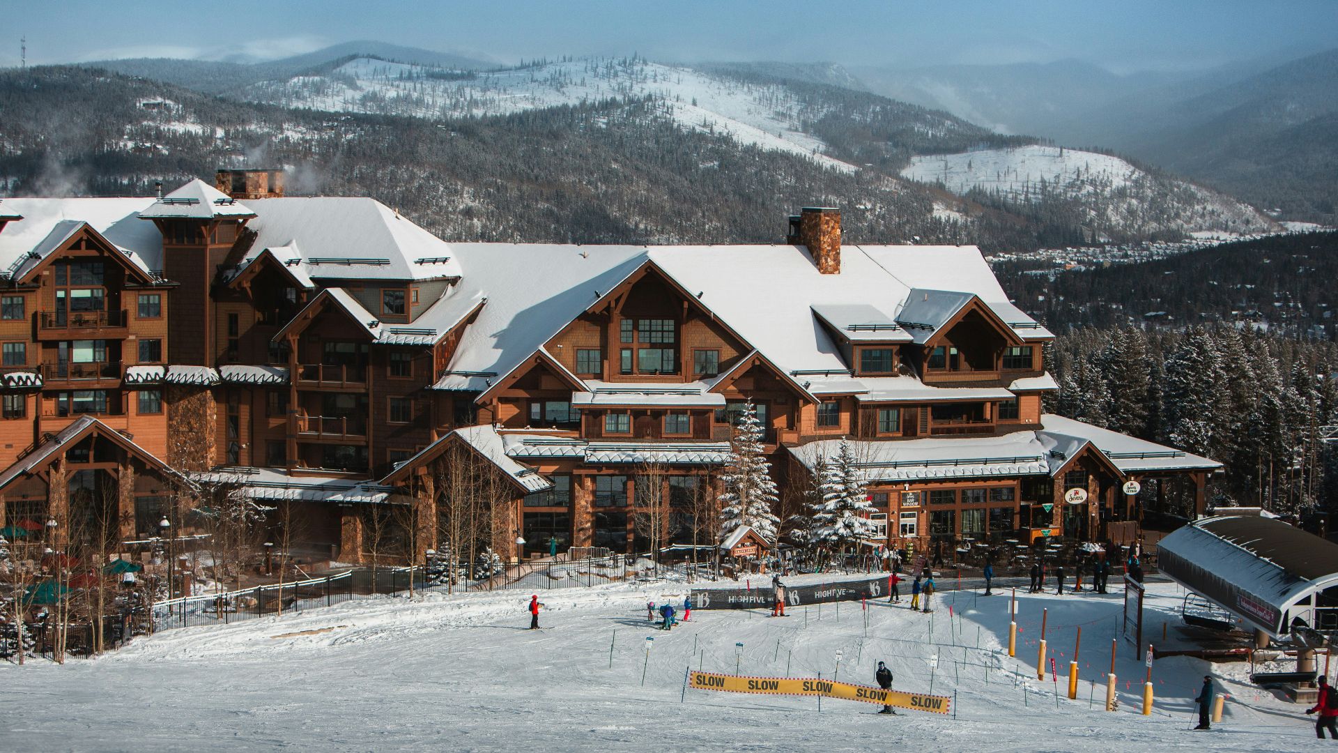 a ski lodge with a lot of snow on the ground