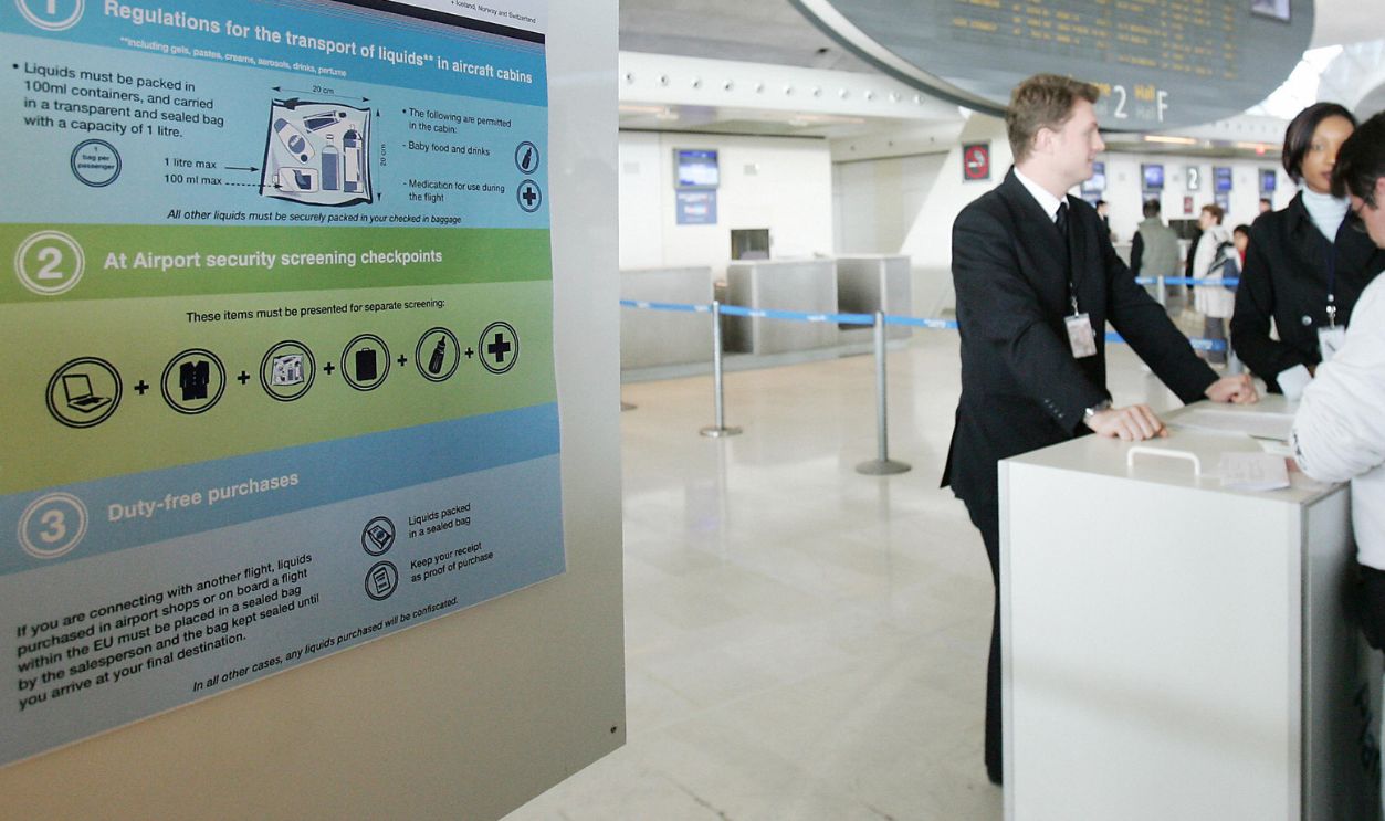 Paris Charles de Gaulle Airport 72407401