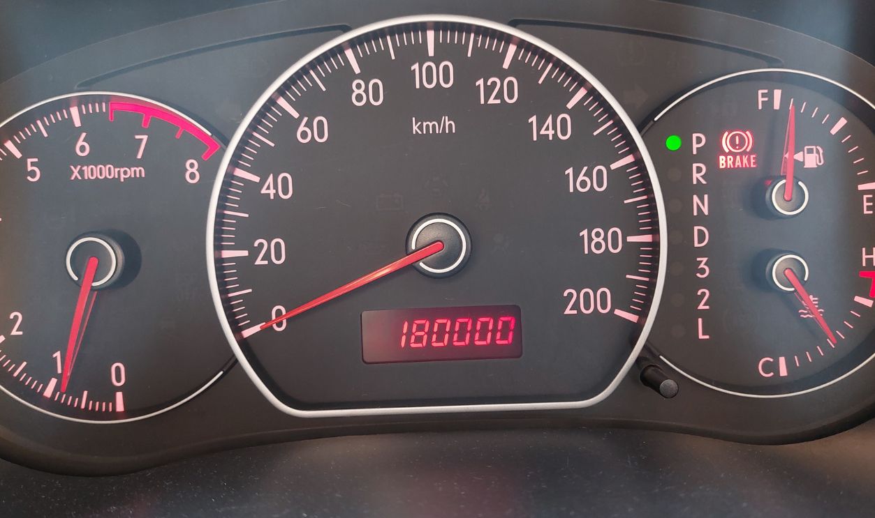 Odometer that reads the car has reach exactly 180000 km.