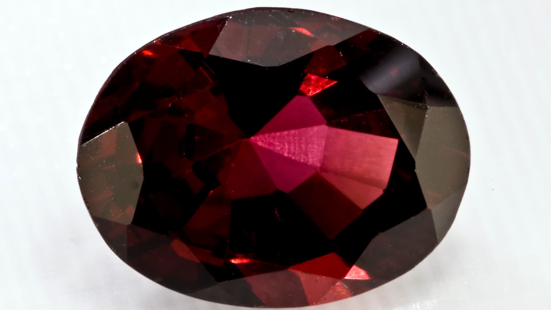 Almandine  - Facet cutting  - 3ct64