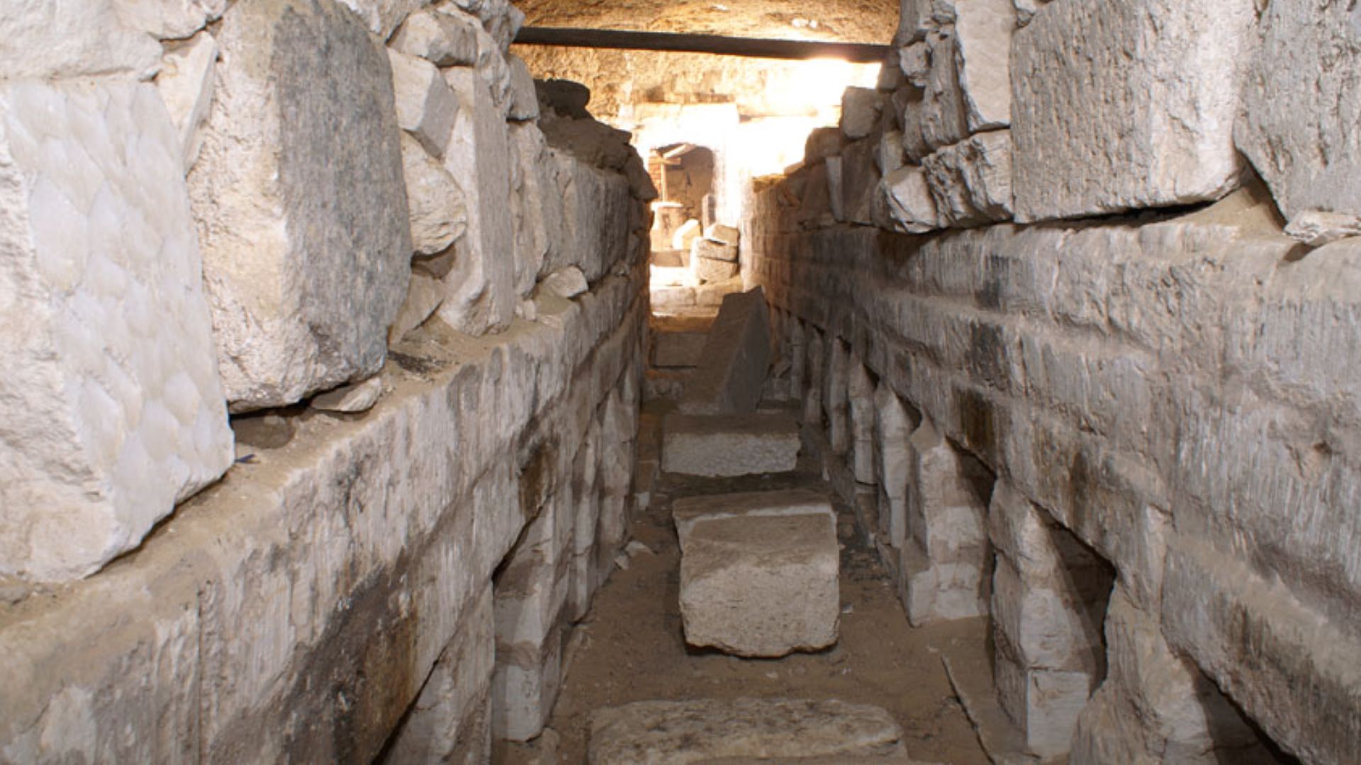 Gallery of the Osireion, city of Oxyrhynchus, Egypt