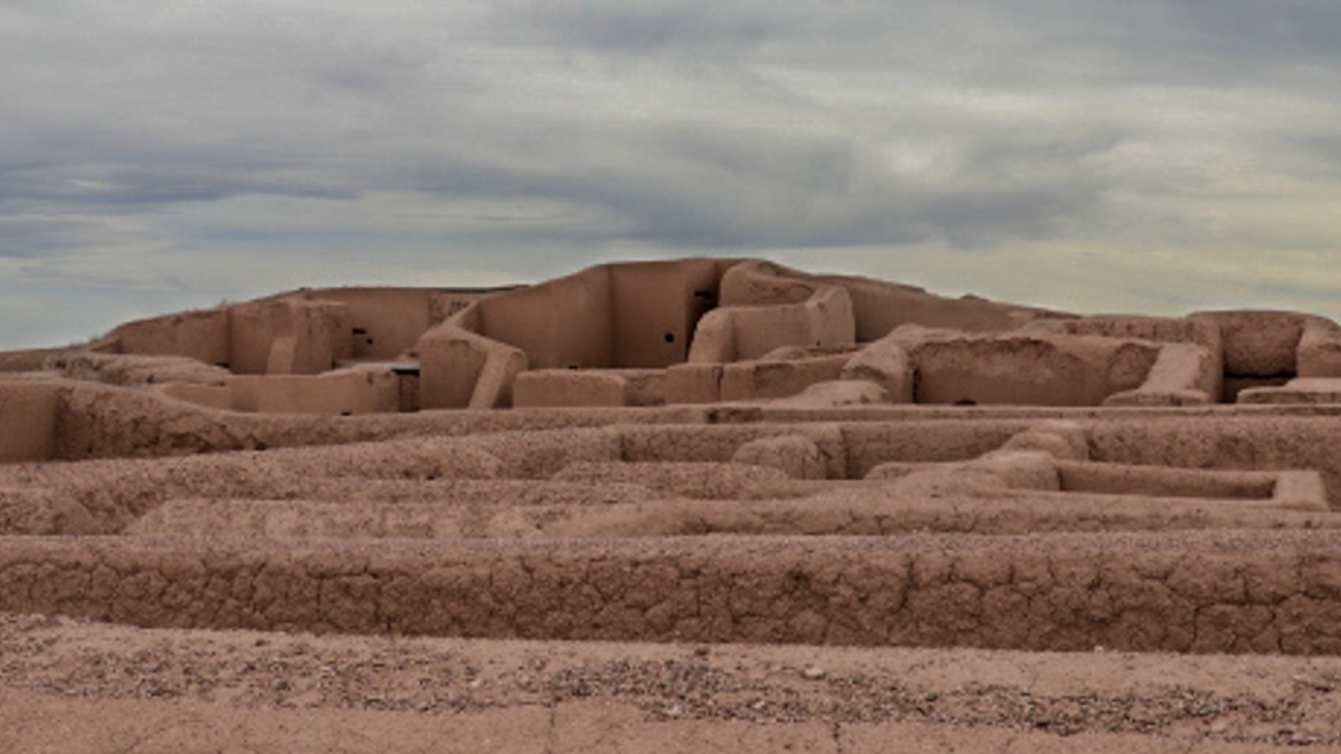 Old city made of mud located in the northwest of the state of Chihuahua in the town of Casas Grandes named after Francisco de Ibarra Spanish explorer who admired the houses of up to 7 floors gave that name.