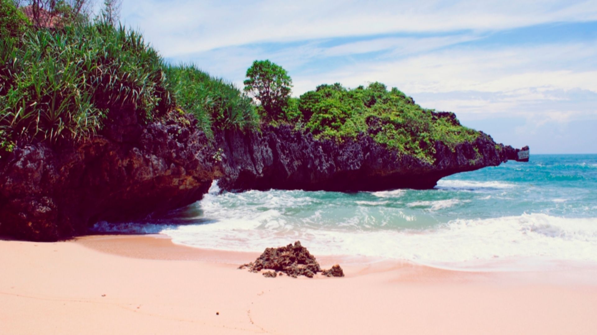 PANTAI NGANDONG