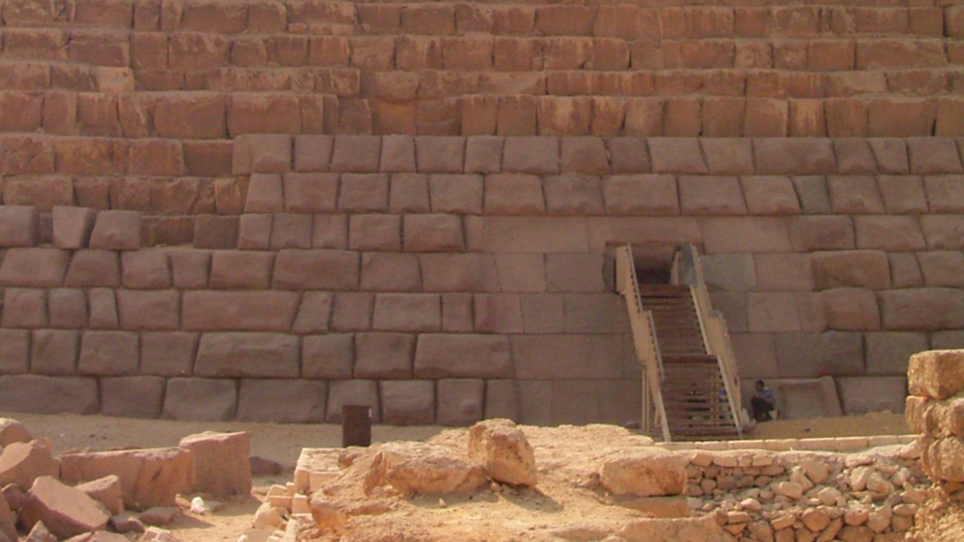 Pyramid of Menkaure - Entrance and great breach