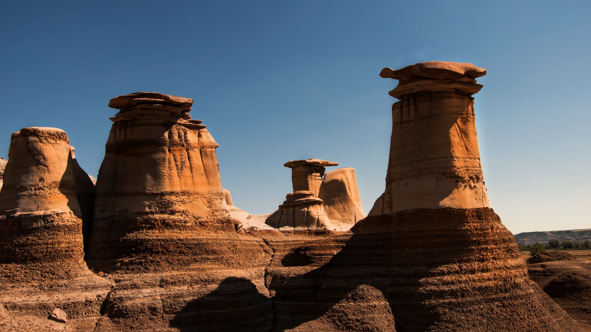File:Hoodoos, Drumheller, Alberta.jpg