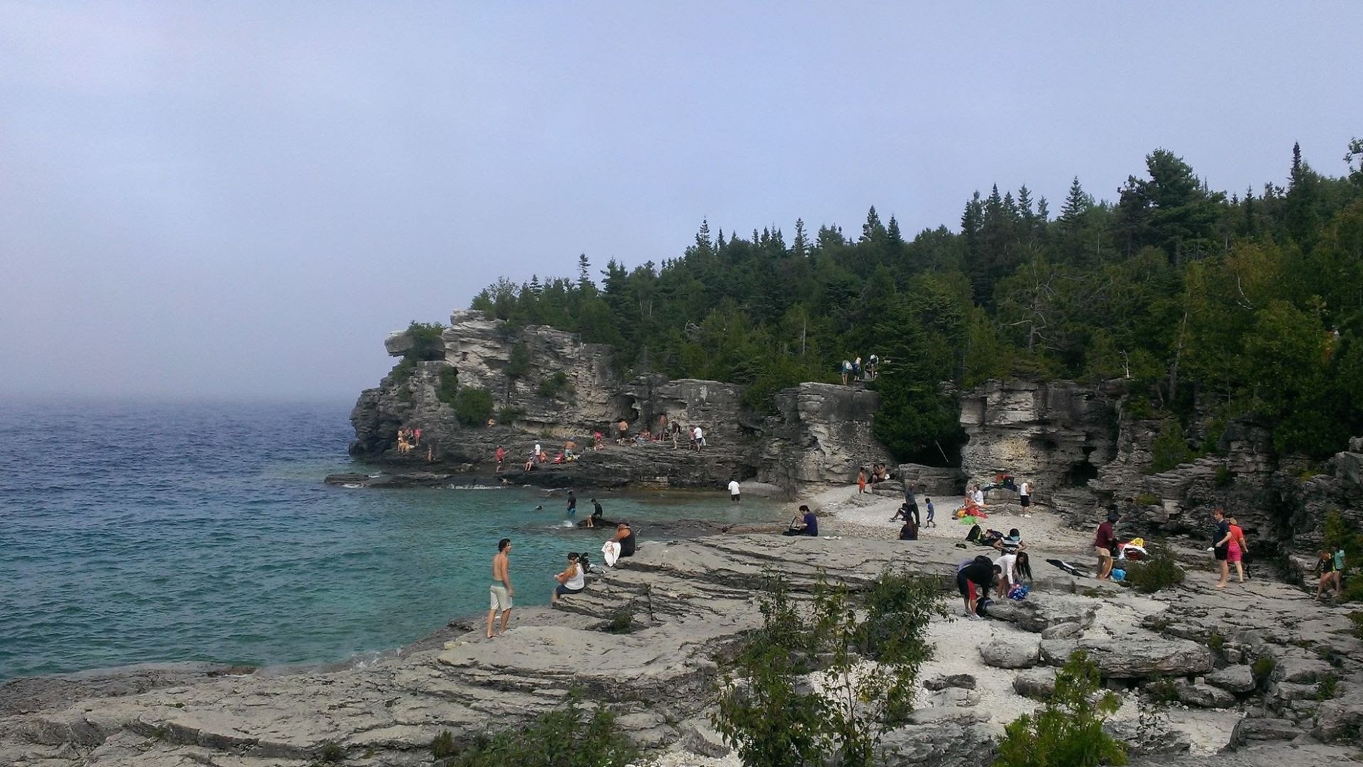 The Niagara Escarpment is best known for the waterfall that plunges over it—Niagara Falls—but it actually extends west across the Niagara Peninsula, north across southwestern Ontario, across Lake Huron, and southwest into Wisconsin, stopping just short of