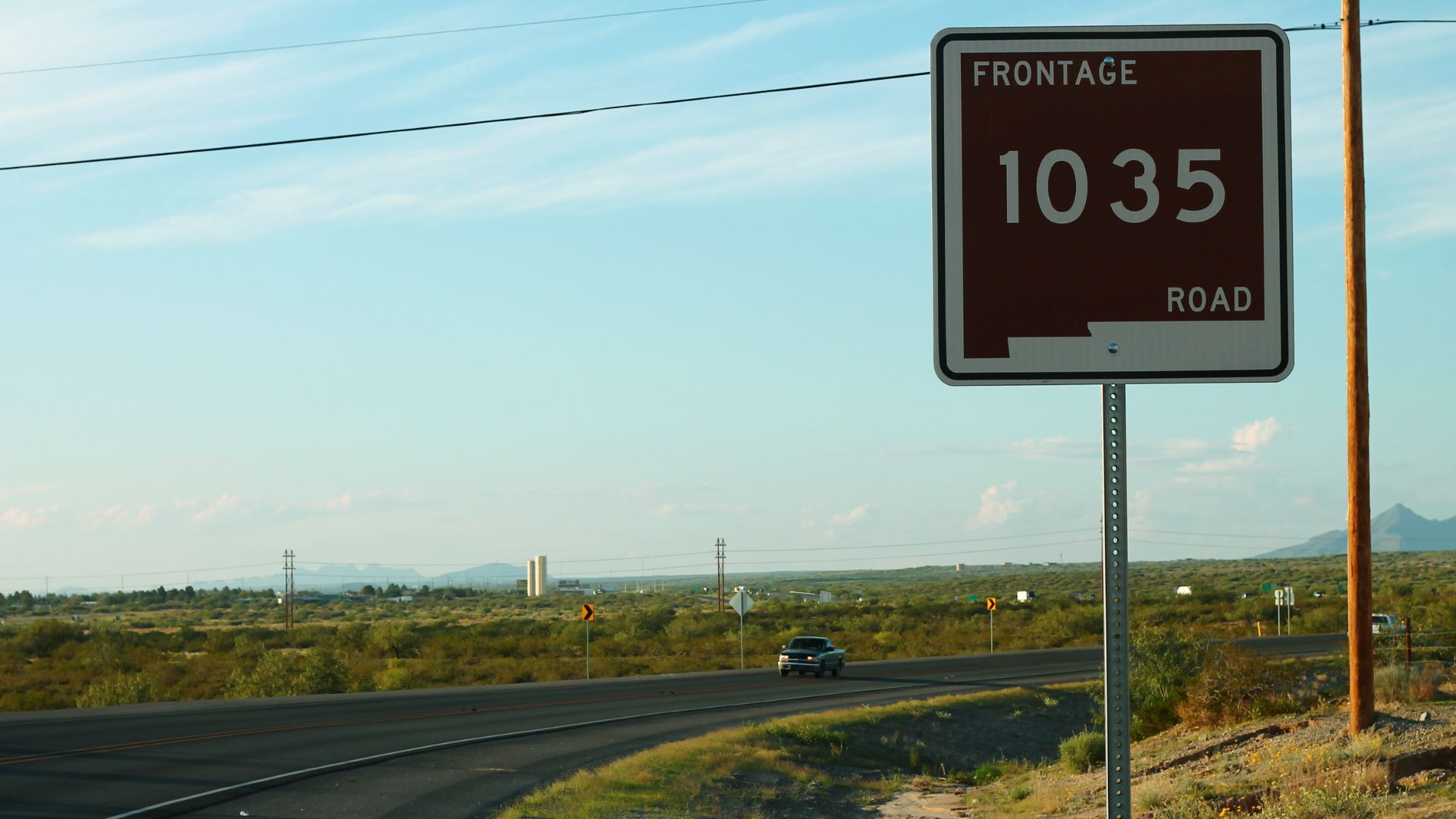 NM1035 Frontage Road Sign