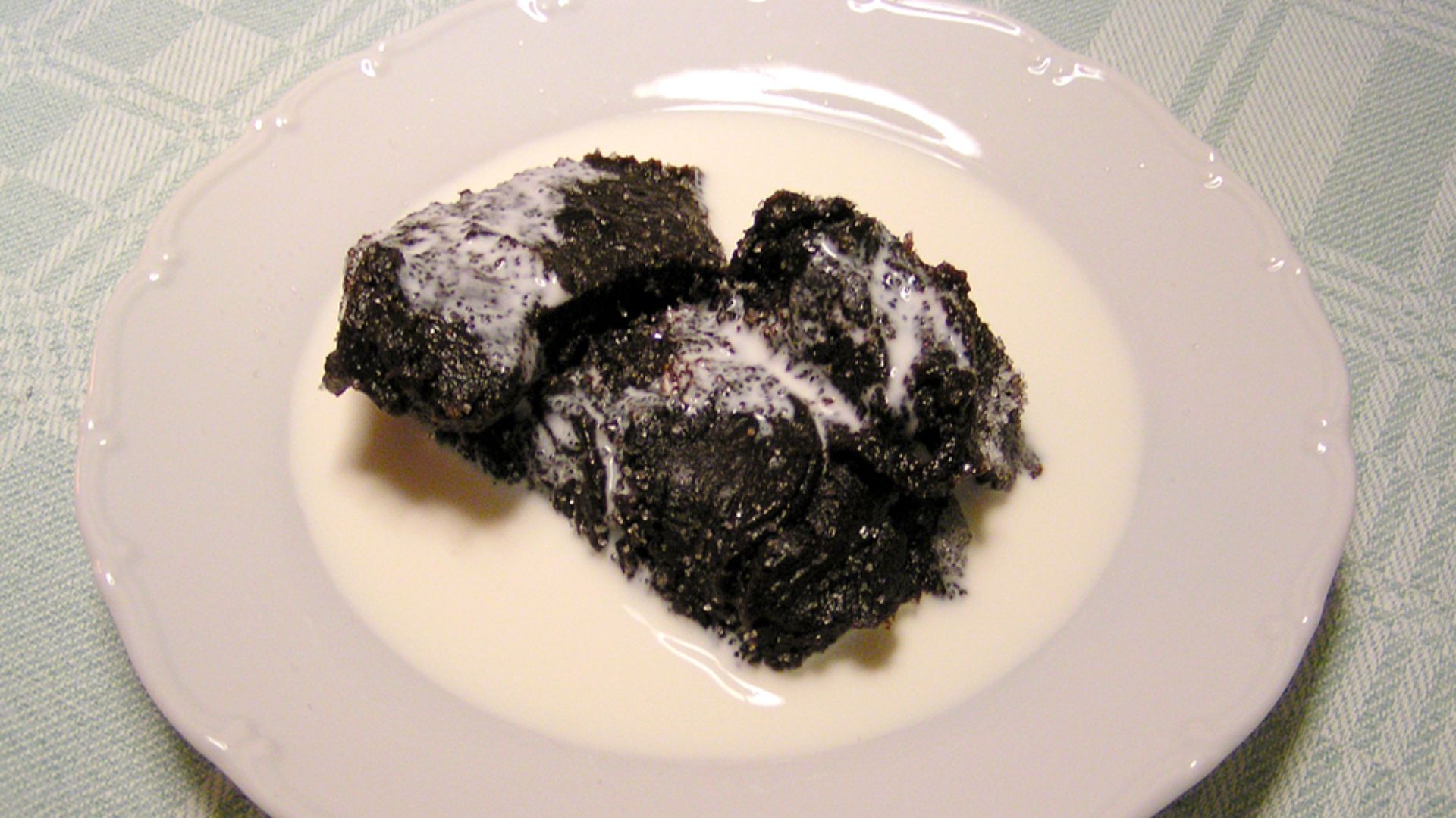 Image of Mämmi, a Finnish Easter dish served with coffee cream and sugar. (Picture taken by Strangnet.)