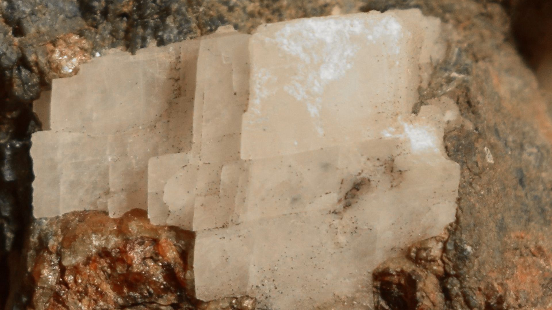 Montage featuring the high variation of crystal habits of the carbonate mineral calcite (CaCO3). Clockwise from top left: scalenohedral, rhomboedral, stalactitic, and botryoidal calcite crystals. These files are already on Commons with their respective li