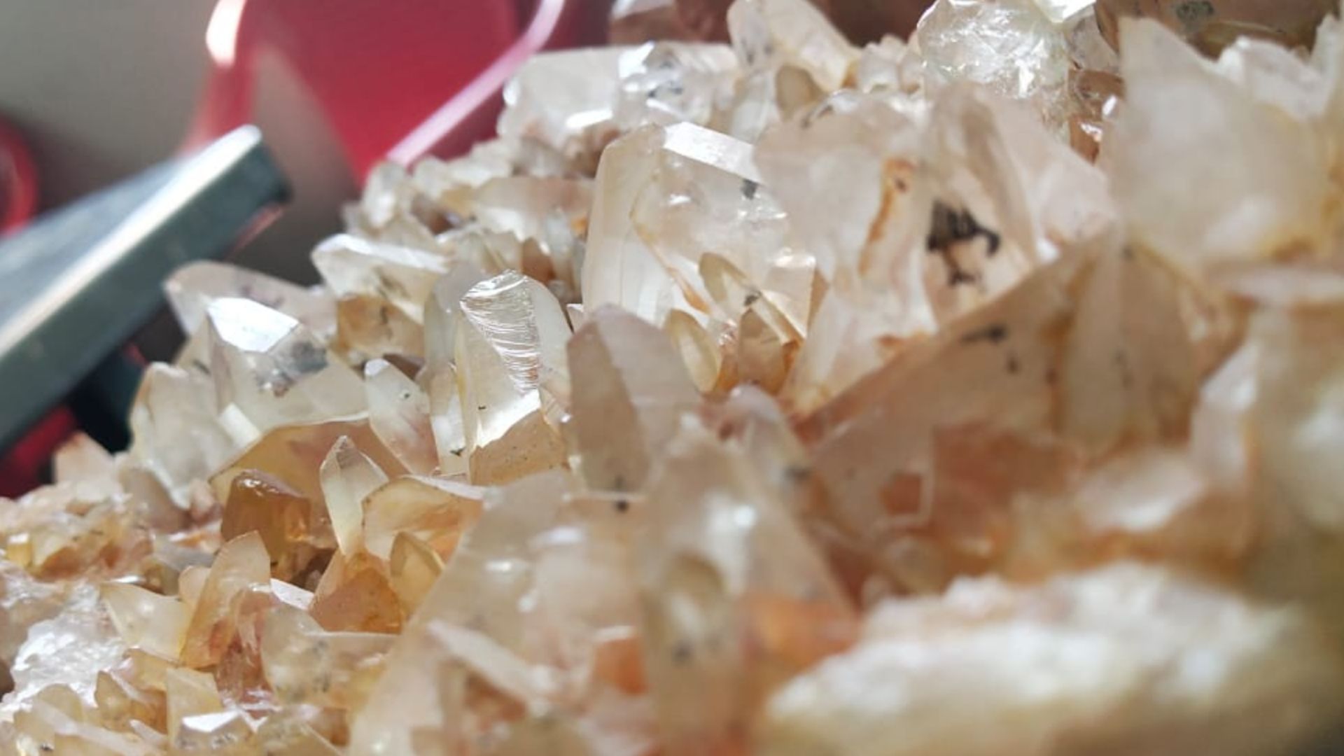 Quartz crystals - Igneous rocks