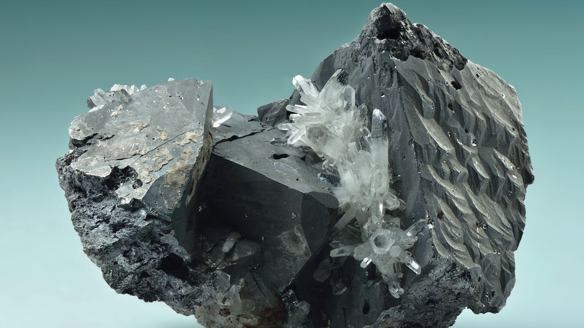Crystals of tetrahedrite up to 2.2 cm in size forming a cluster (3.5 × 2.5 × 2.5 cm) with quartz and micro mimetite. Found from Black Pine mine, Granite County, Montana, USA