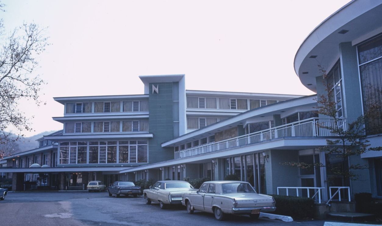 Margolies categories: Catskills, Borscht Belt.; Forms part of: John Margolies Roadside America photograph archive (1972-2008).; General information about the John Margolies Roadside America photograph archive is available at http://hdl.loc.gov/loc.pnp/pp.mrg; Credit line: John Margolies Roadside America photograph archive (1972-2008), Library of Congress, Prints and Photographs Division.; Title, date and keywords based on information provided by the photographer.; Purchase; John Margolies 2015 