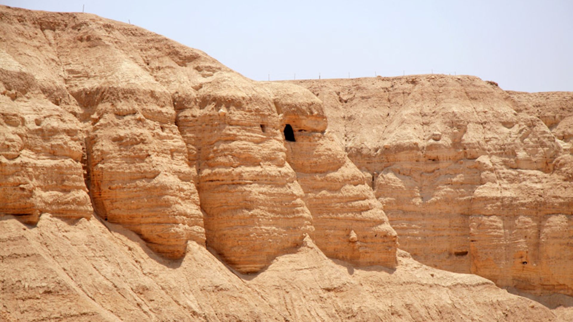Qumeran's caves