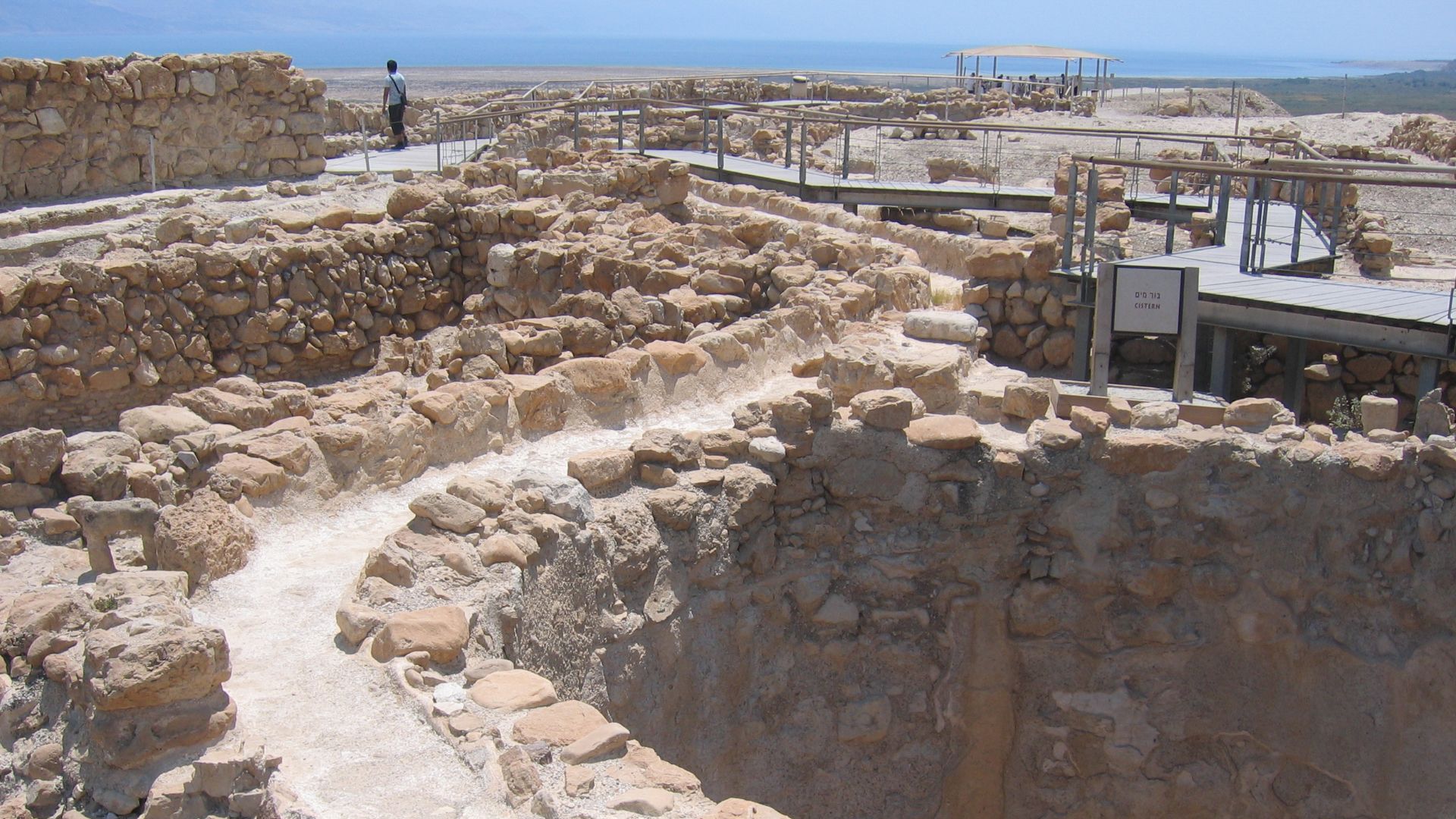 Qumran, citerne de l'âge du fer (locus 110)
