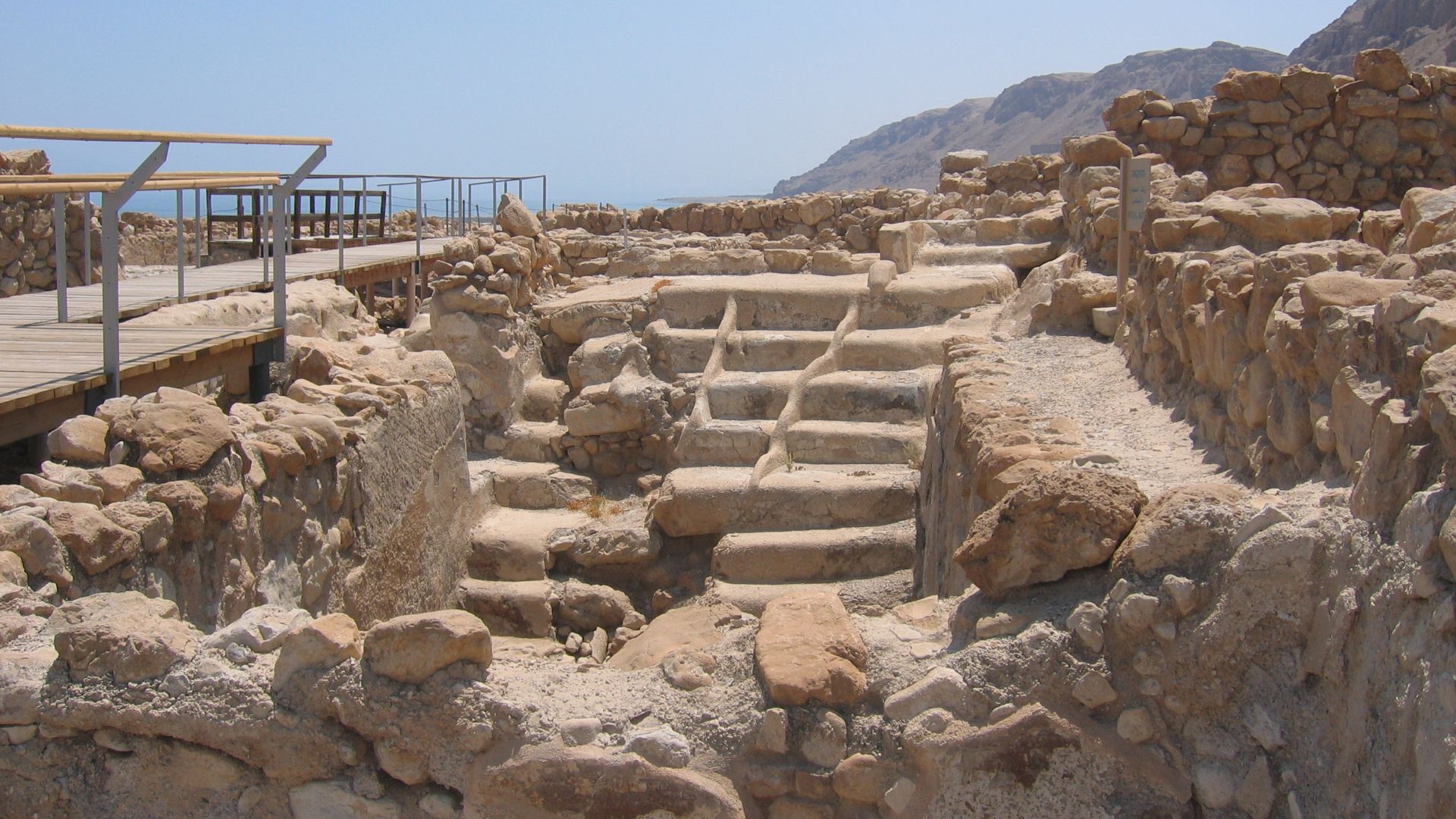 Qumran miqveh est (locus 48)