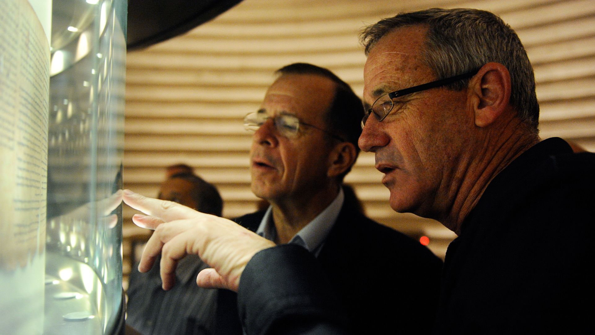 July  19, 2011.
Today, the highest ranking US military officer, the Chairman of the Joint Chiefs of Staff, Navy Admiral Mike Mullen, visited, alongside with the IDF Chief of Staff , Lt. Gen. Benny Gantz, the Shrine of the Book in Jerusalem, which houses t