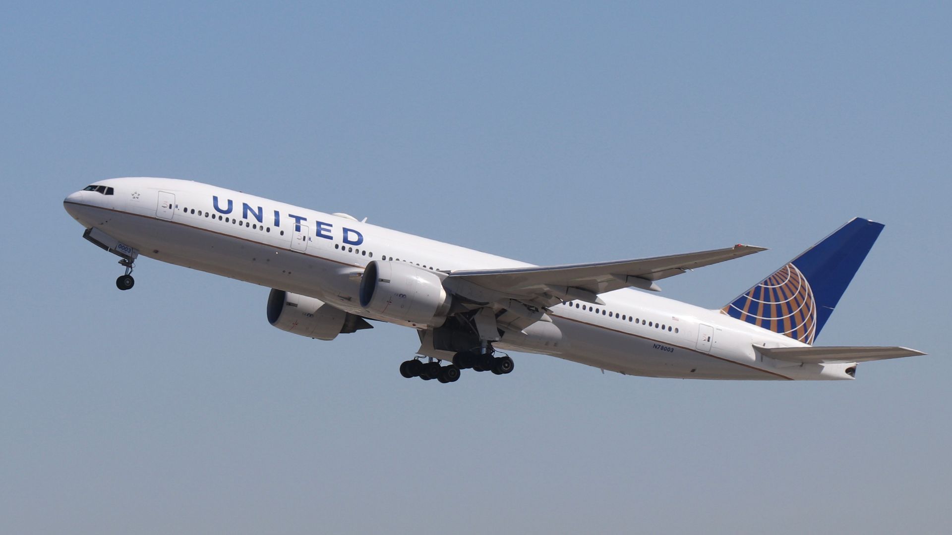 A United Airlines Boeing 777-200 departing Los Angeles International Airport for Honolulu on April 19, 2021.  Tail number is N78003.