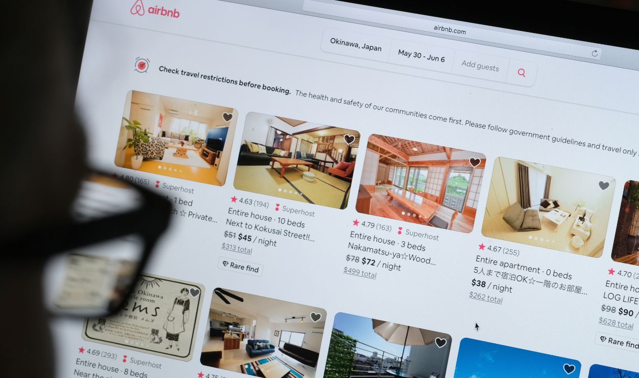 airbnb 1220017894