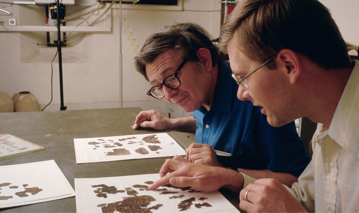 Academics Examine Fragments of Dead Sea Scrolls