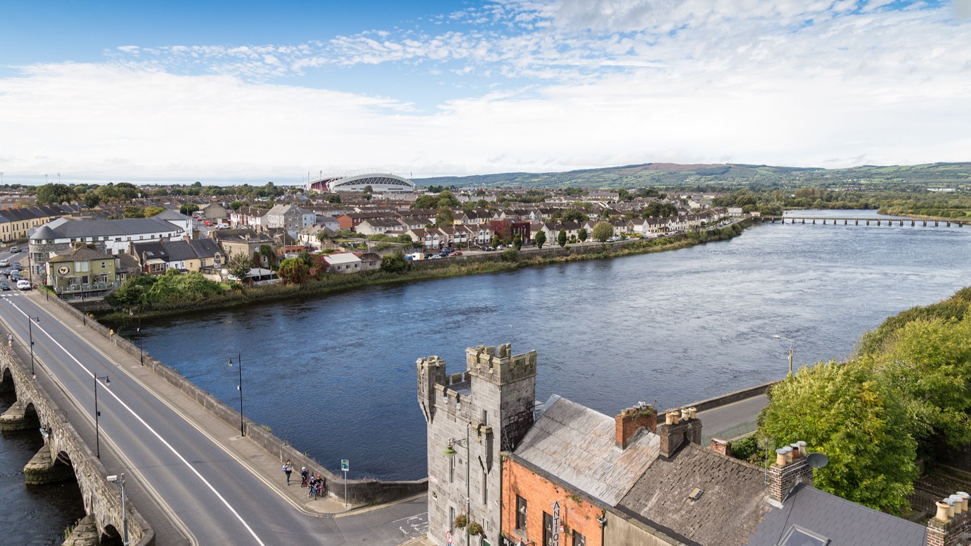 Thomond Bridge and River Shannon, Limerick