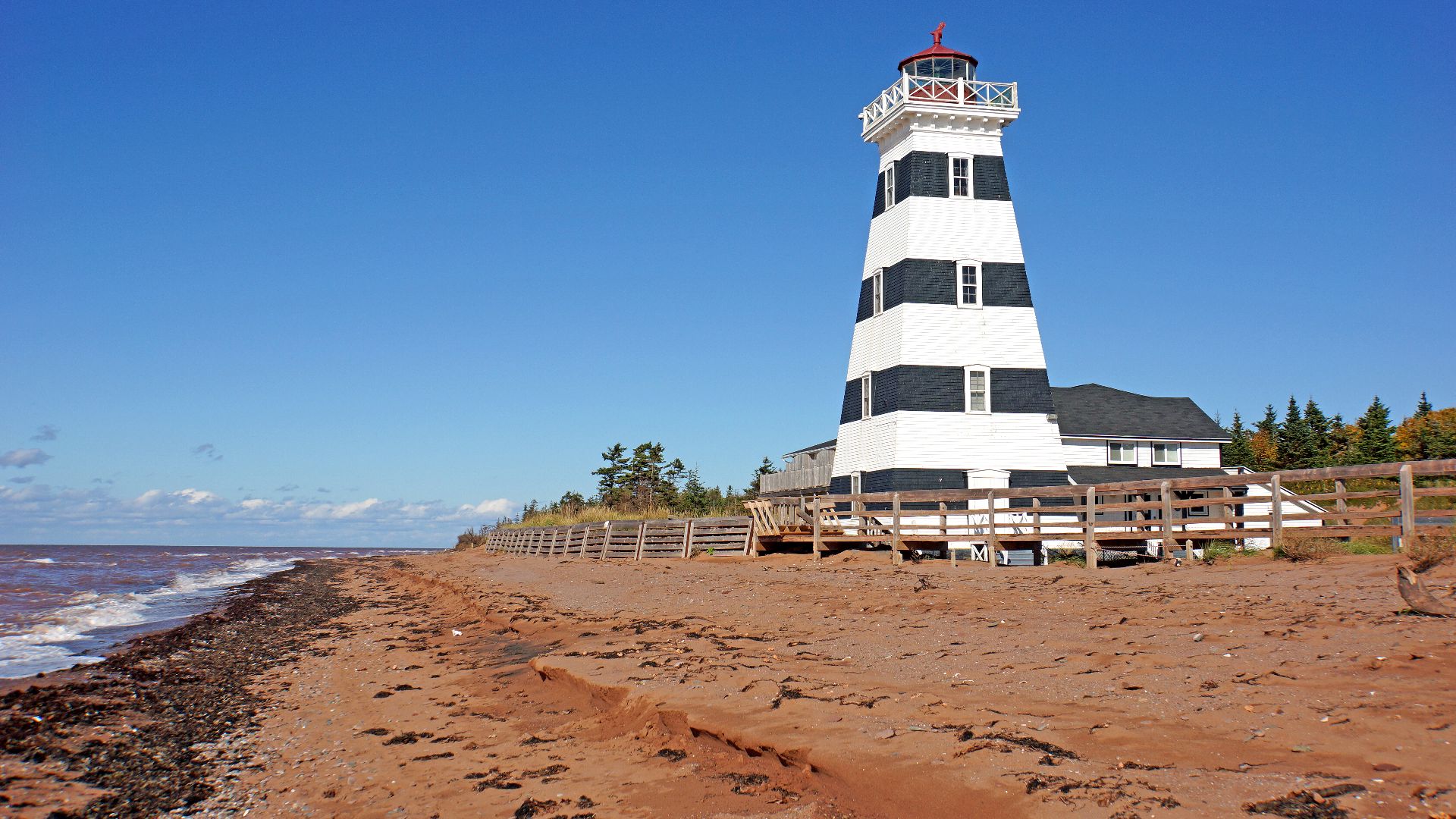 The square tapered tower is 20.7 m (67.7 ft) tall and was built in 1875. It is the Island's tallest lighthouse at the tip of West Point where the waters of the Northumberland Strait and Egmont Bay merge.
Light: white
Focal Height: 20.1 m (65.75 ft)
Flash 