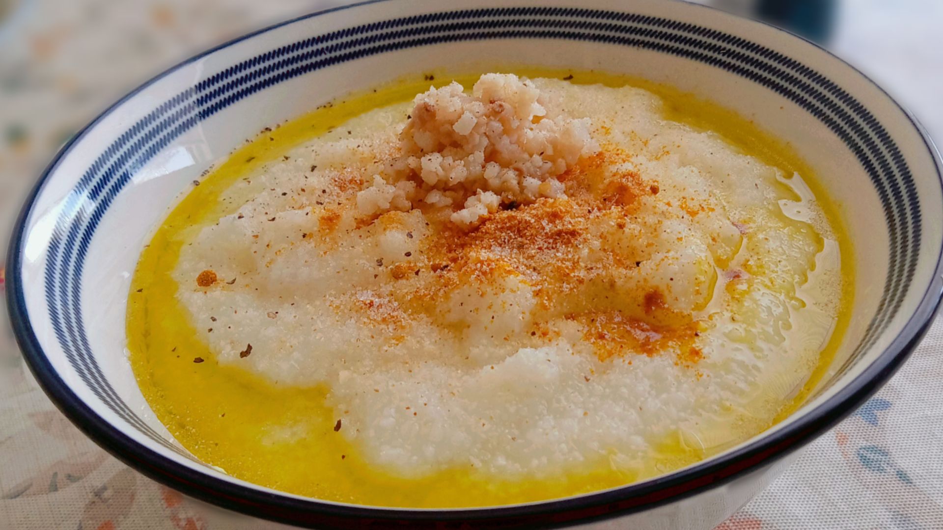 Creamy bowl of grits