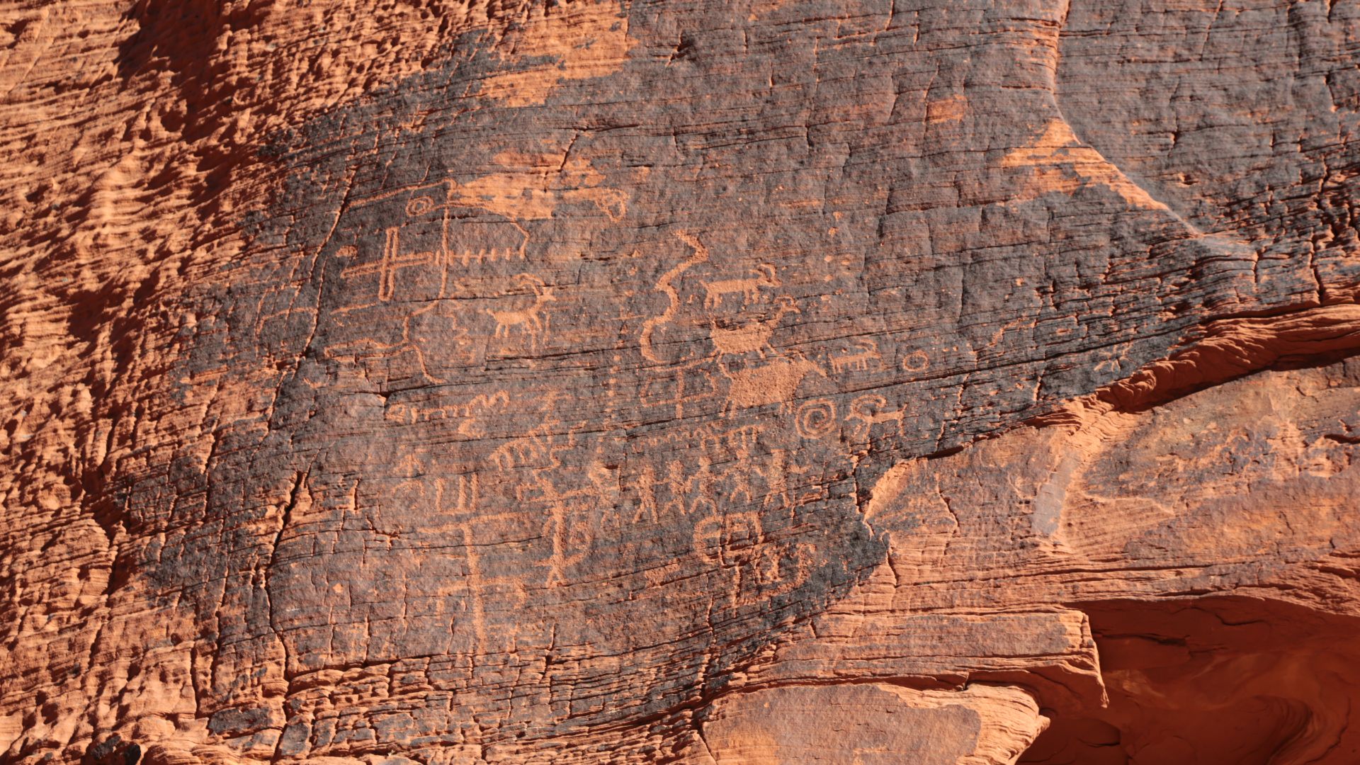 Petroglyphs along the Mouse's Tank trail in Valley of Fire State Park