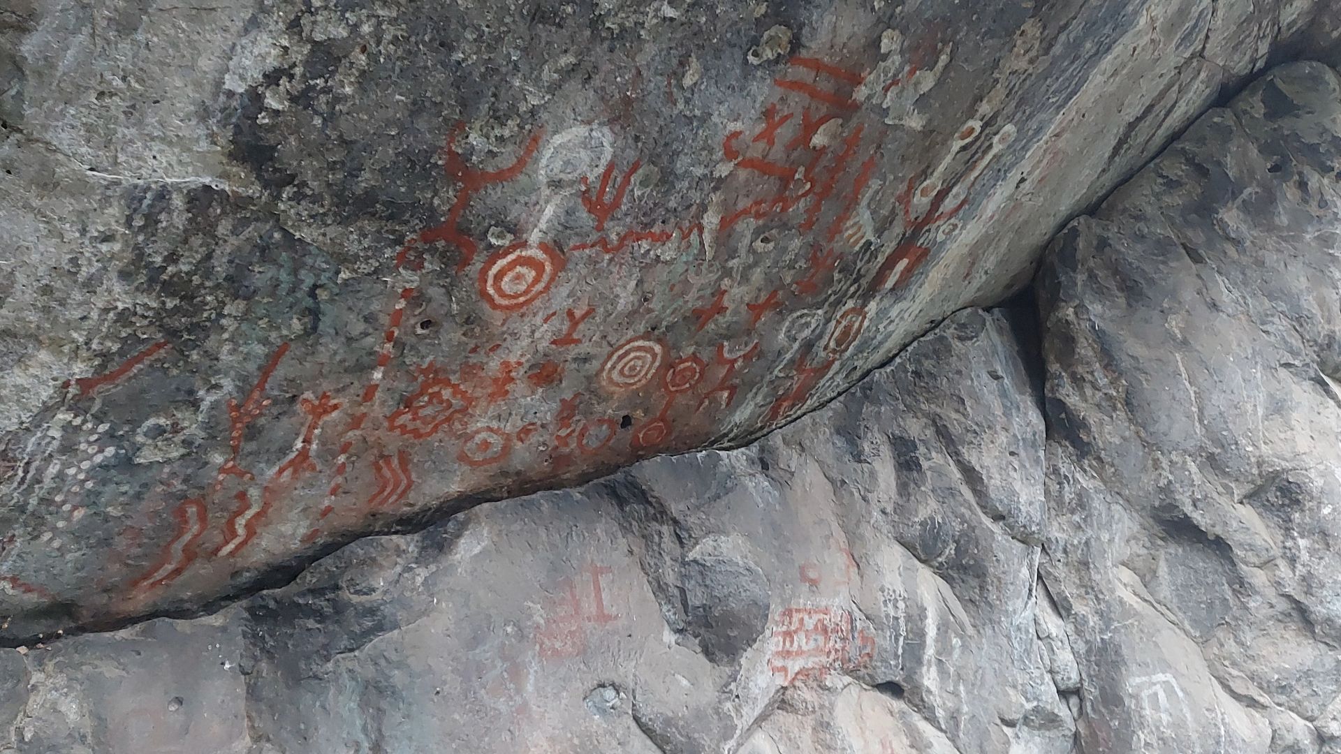Rock paintings near Lago Traful