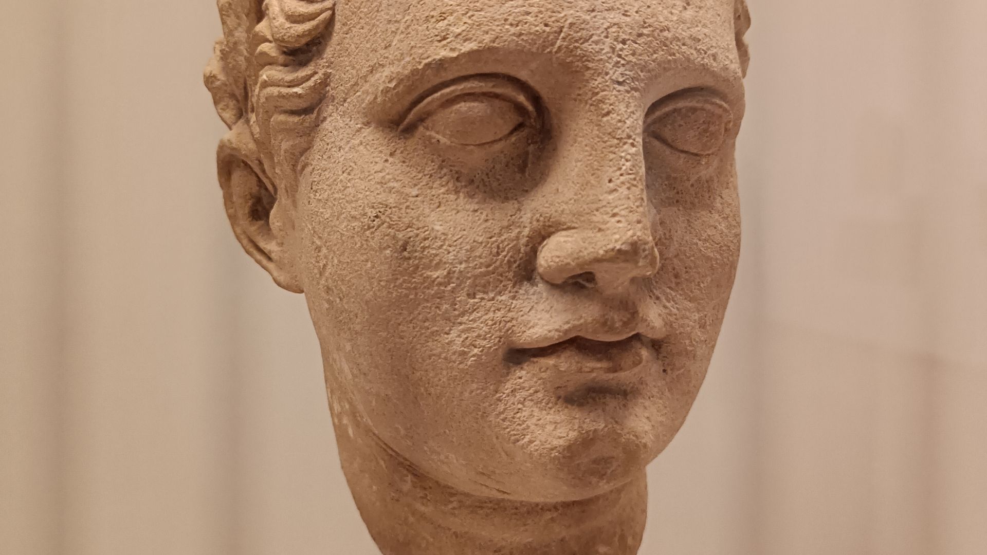 Statue believed to depict Ptolemy III Euergetes. 3rd century BC. Limestone. Collection of the Museumslandschaft Hessen Kassel.