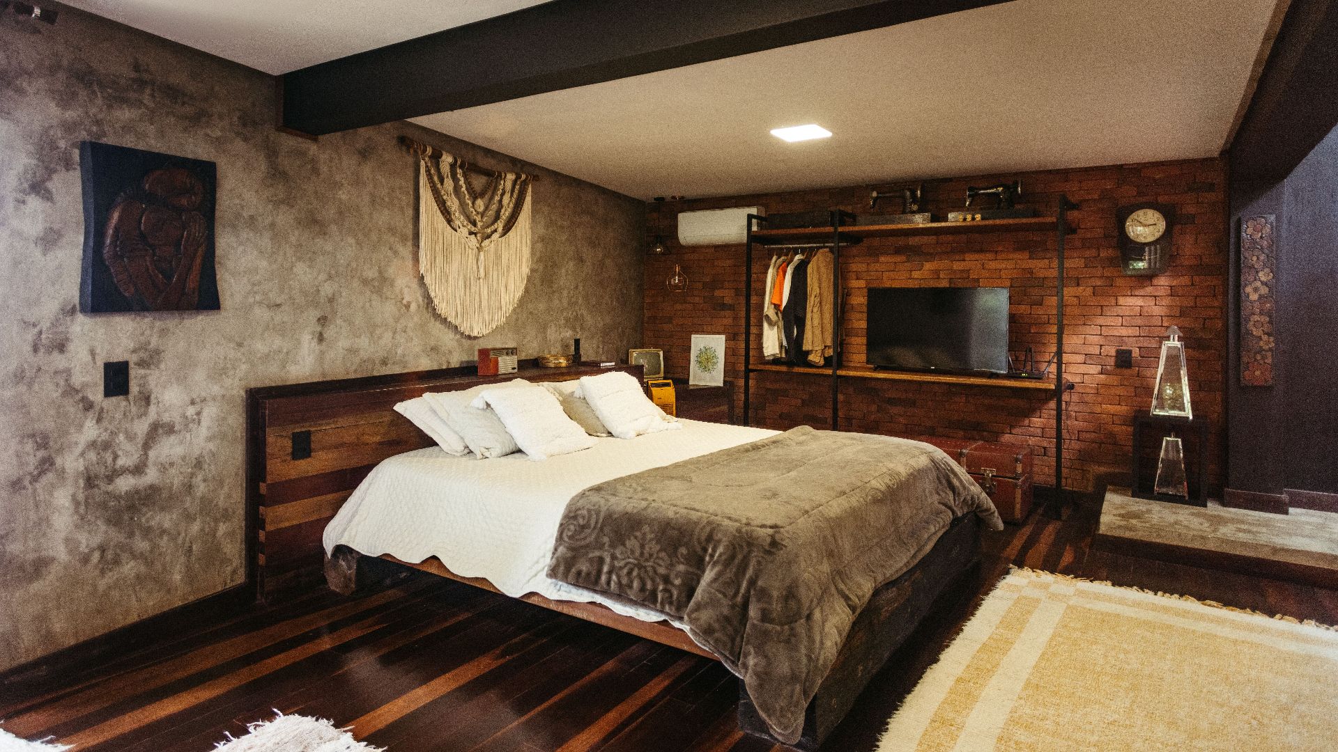 Stylish bedroom interior in Santa Teresa, Brazil featuring modern decor and warm tones.