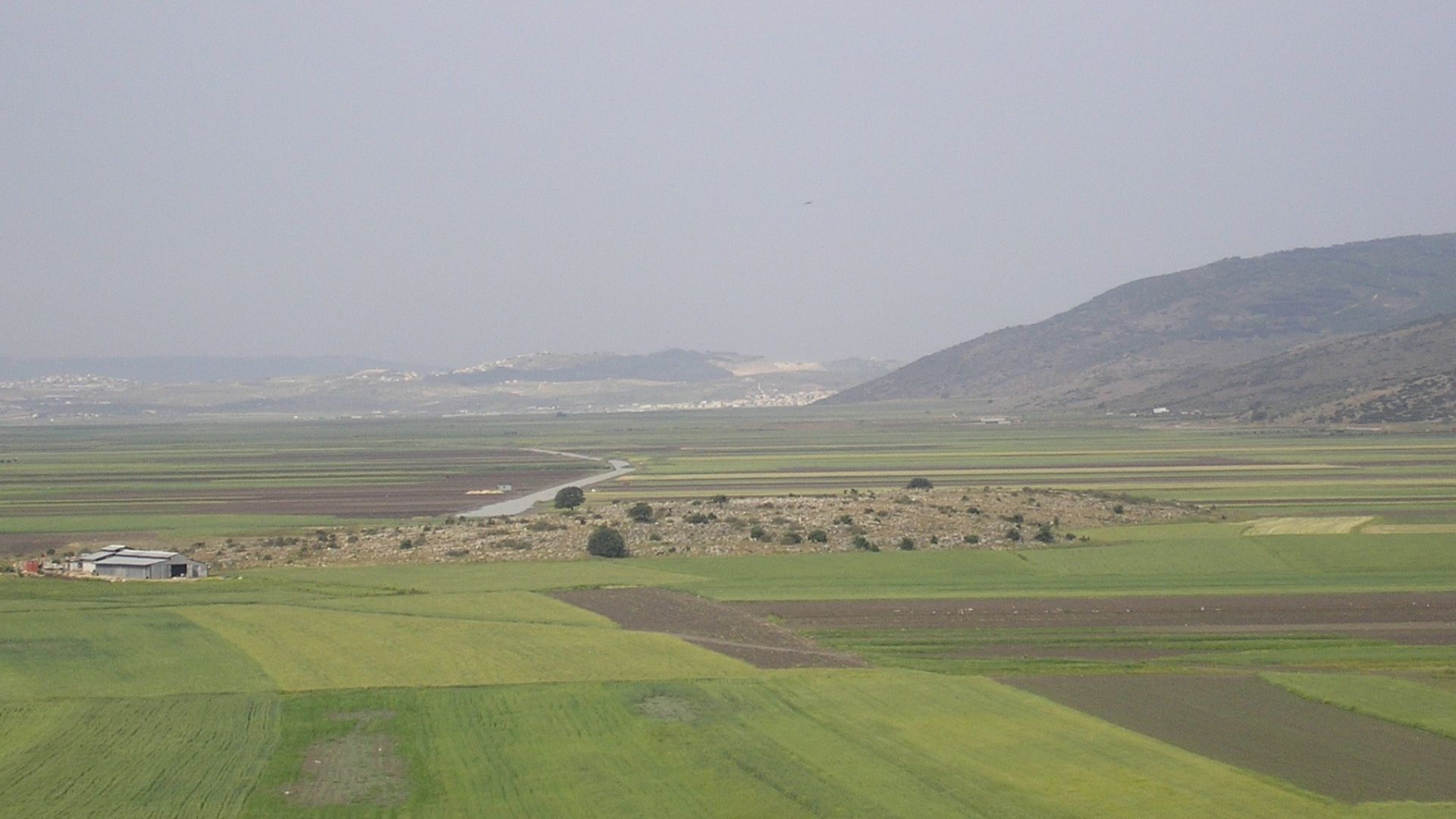 המוביל הארצי בדרכו דרך בקעת בית נטופה - the national water conduit via Beit Netofa