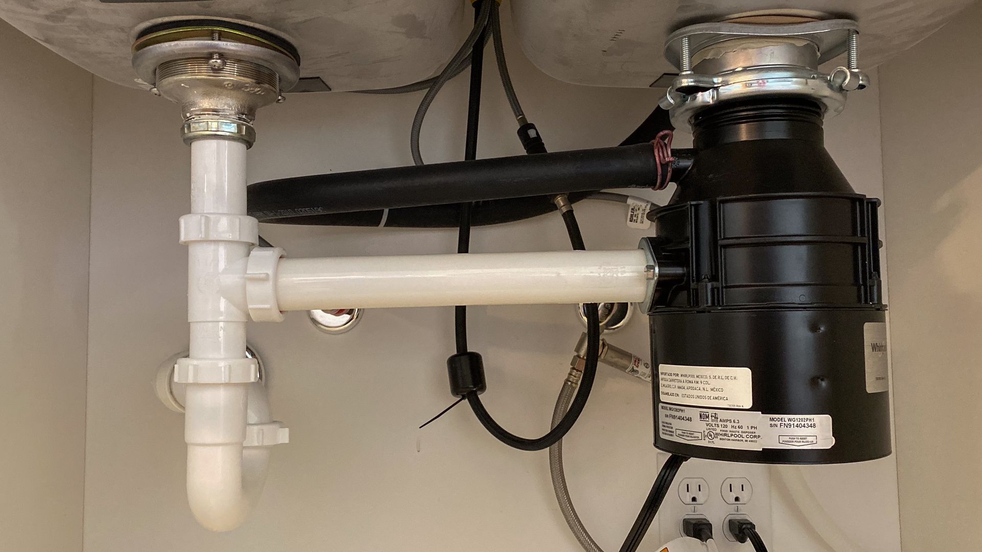 WA BY WHIRLPOOL MEXICOS DE RL DE CV
THE ROAD TO ROME AMCOL
ACCRA APOCACAL MEXICO
LASEON UNITED STATES OF AMERICA
1404348 NOM AMPS 6.3
VOLTS 120 Hz 60 1 PH
WHIRLPOOL CORP.
SEA
Yo
MODEL
WITHOUT FN914

whit