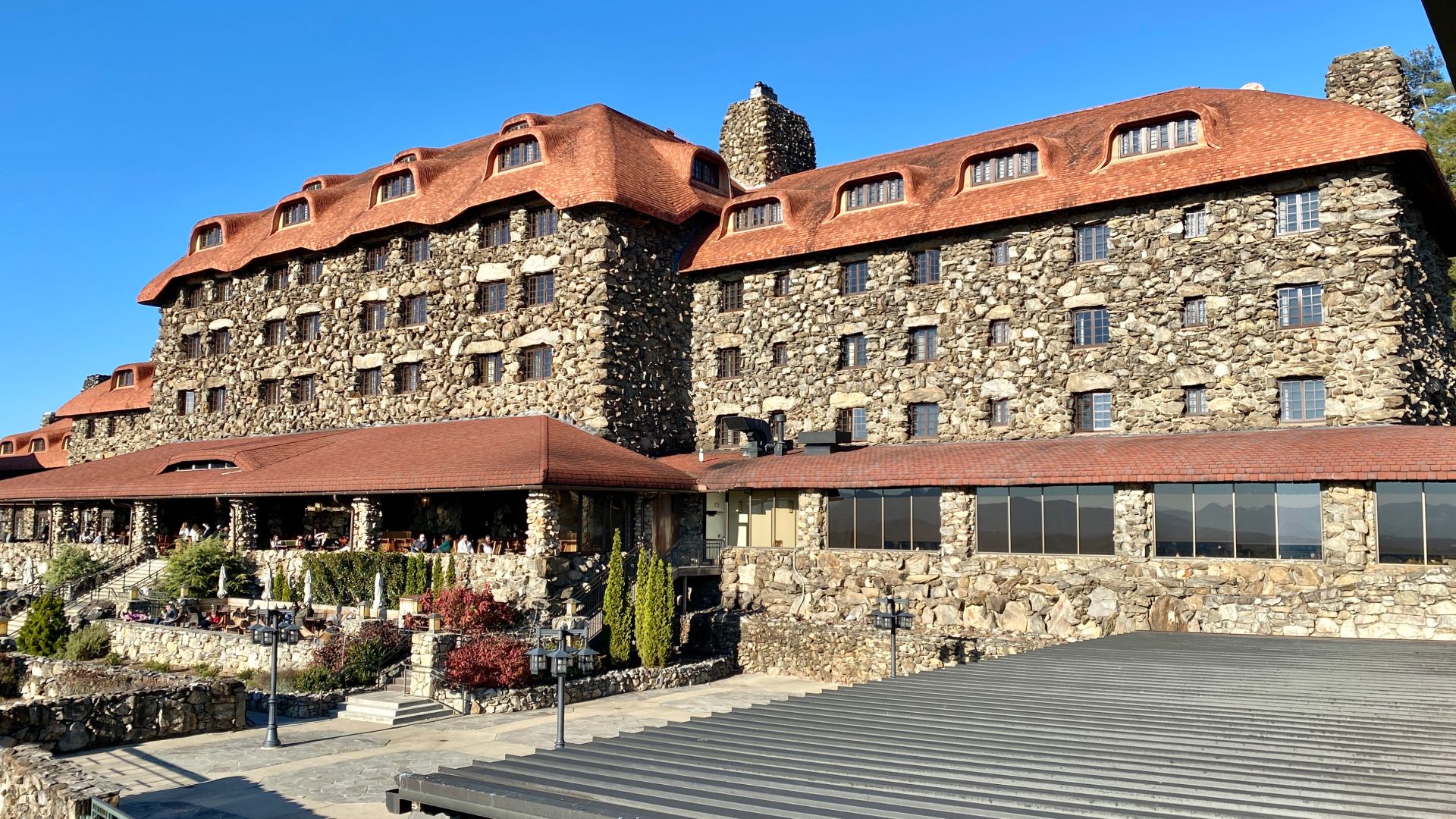 Built in 1912-1913, this Arts and Crafts-style hotel was designed by Fred Loring Seeley for Edwin Wiley Grove, and is known as the Grove Park Inn. Edwin Wiley Grove, whom had made his fortune selling Grove's Chill Tonic, used to help relieve symptoms bro