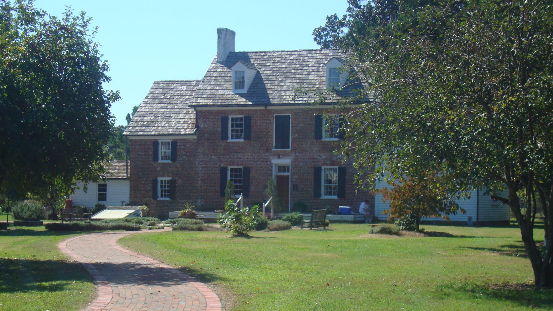 Front, from toward the parking lot, of the Ferry Plantation House historical plantation-era museum in Virginia Beach, Virginia.