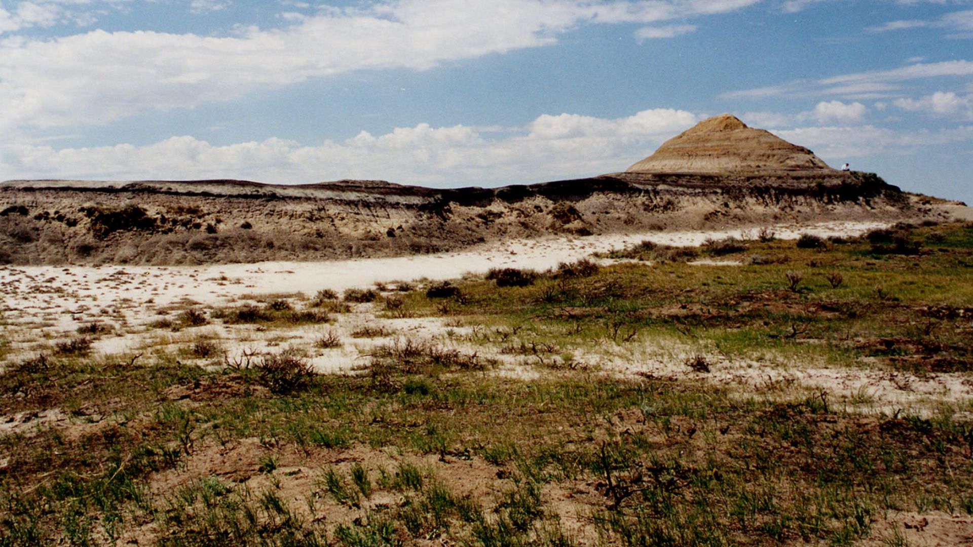 Upper Cretaceous Hell Creek Formation and Paleocene Tullock Formation (Fort Union) Group, Garfield County, Montana. View southwest of Iridium Hill, which includes K/T boundary. Note that view includes a taller butte in the background.