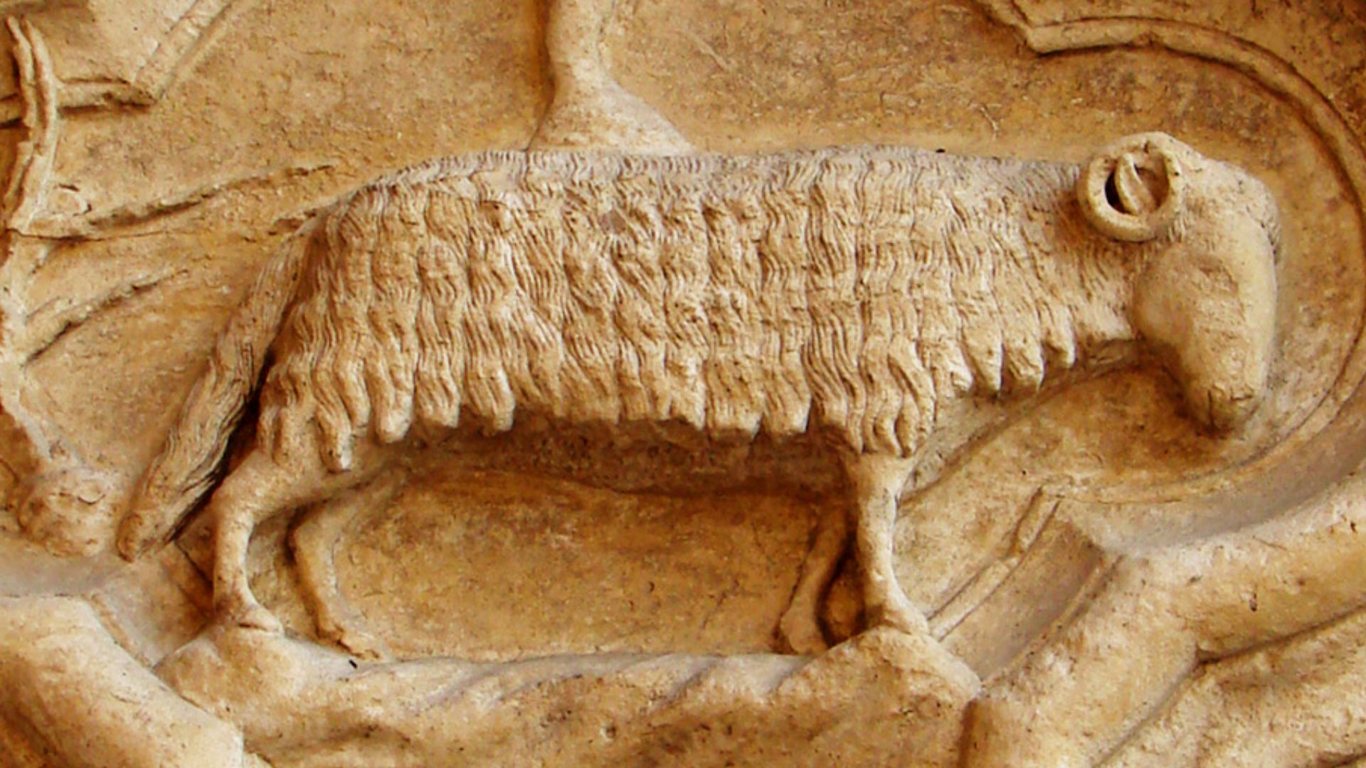 Le bélier (Aries) ;un des signes du zodiaque complet figurant sur le portail gauche de la façade de la cathédrale d'Amiens.